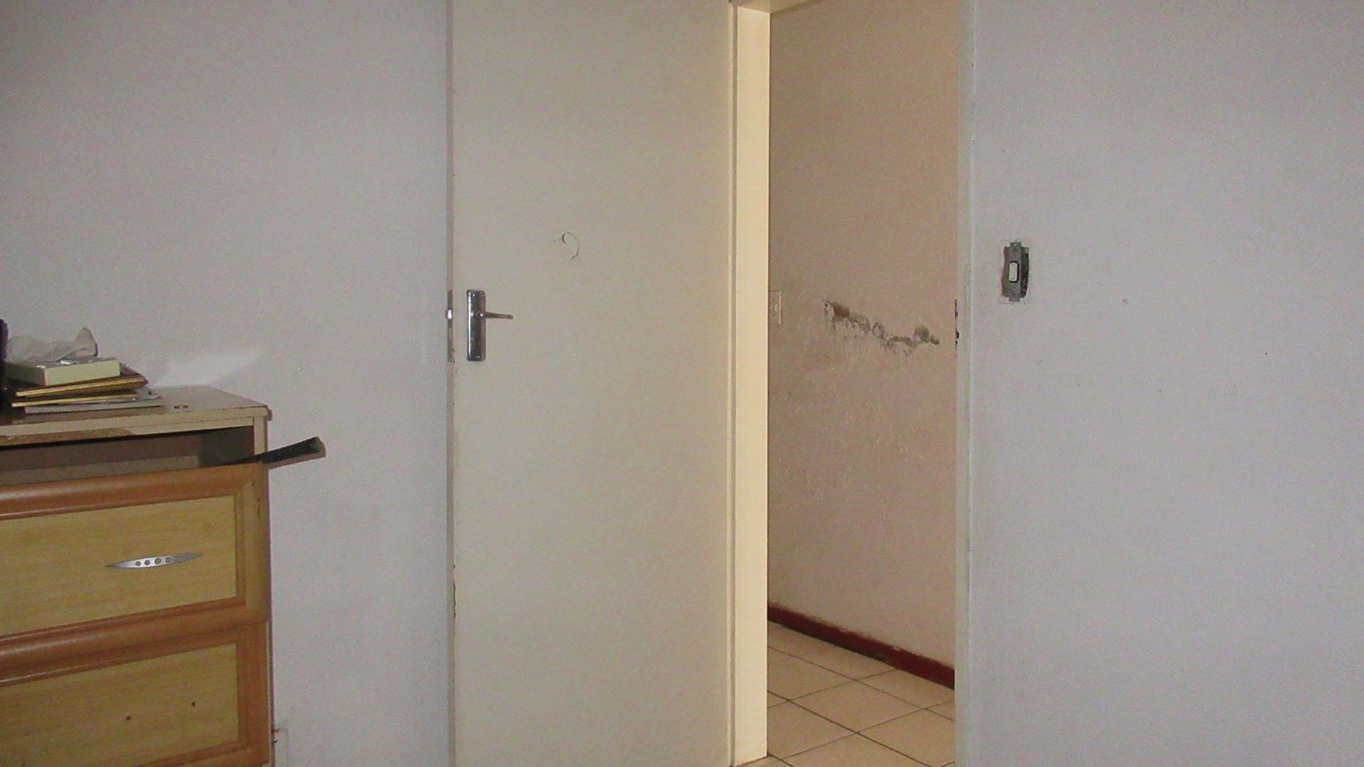 Bed Room 1 - 8 square meters of property in Lenasia South
