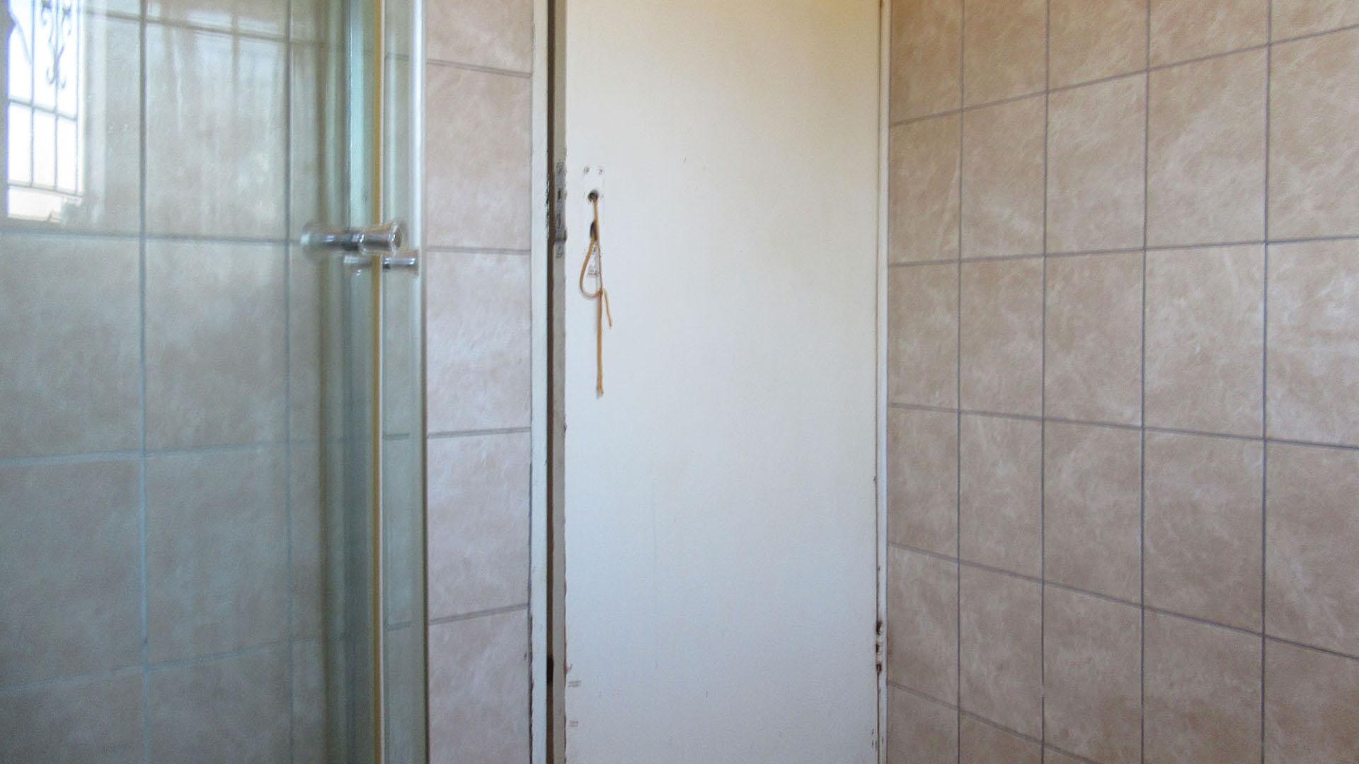 Bathroom 1 - 5 square meters of property in Lenasia South
