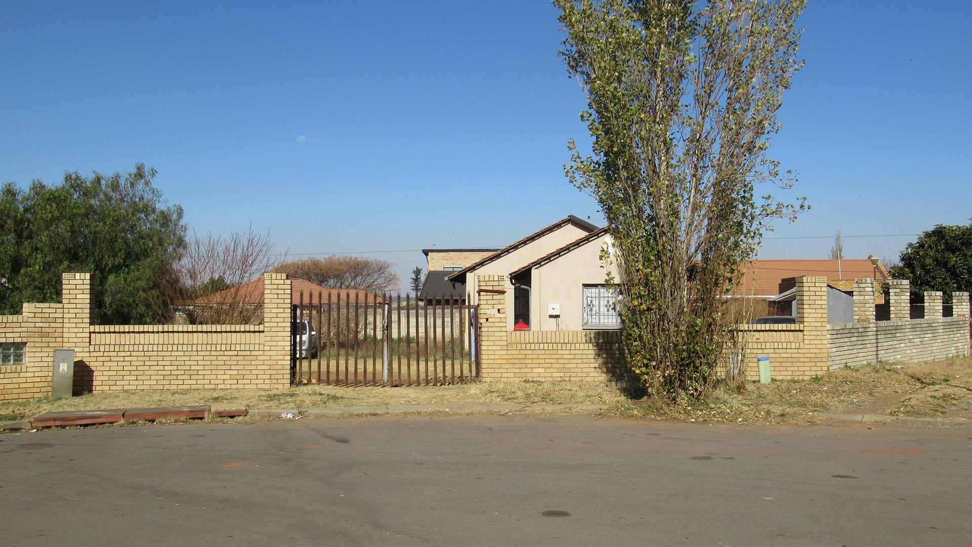 Front View of property in Lenasia South