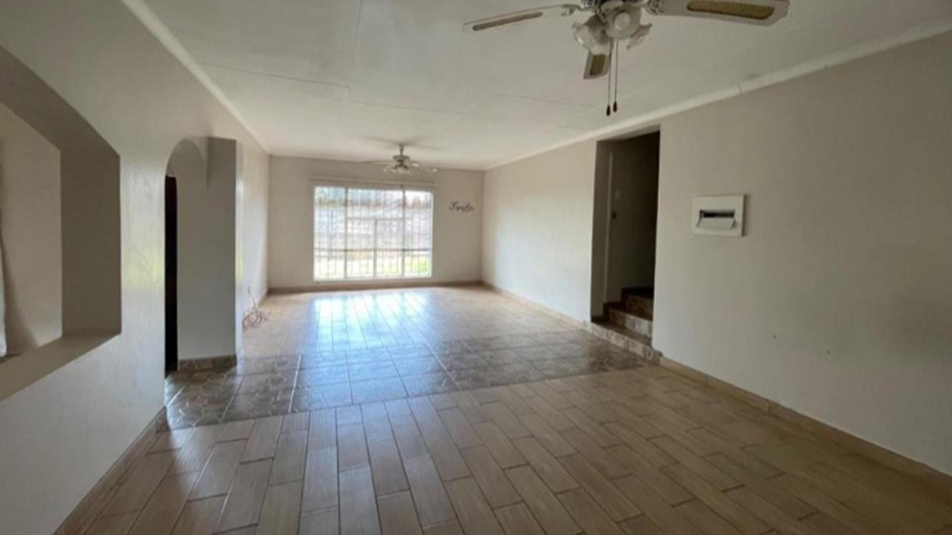 Lounges of property in Proclamation Hill