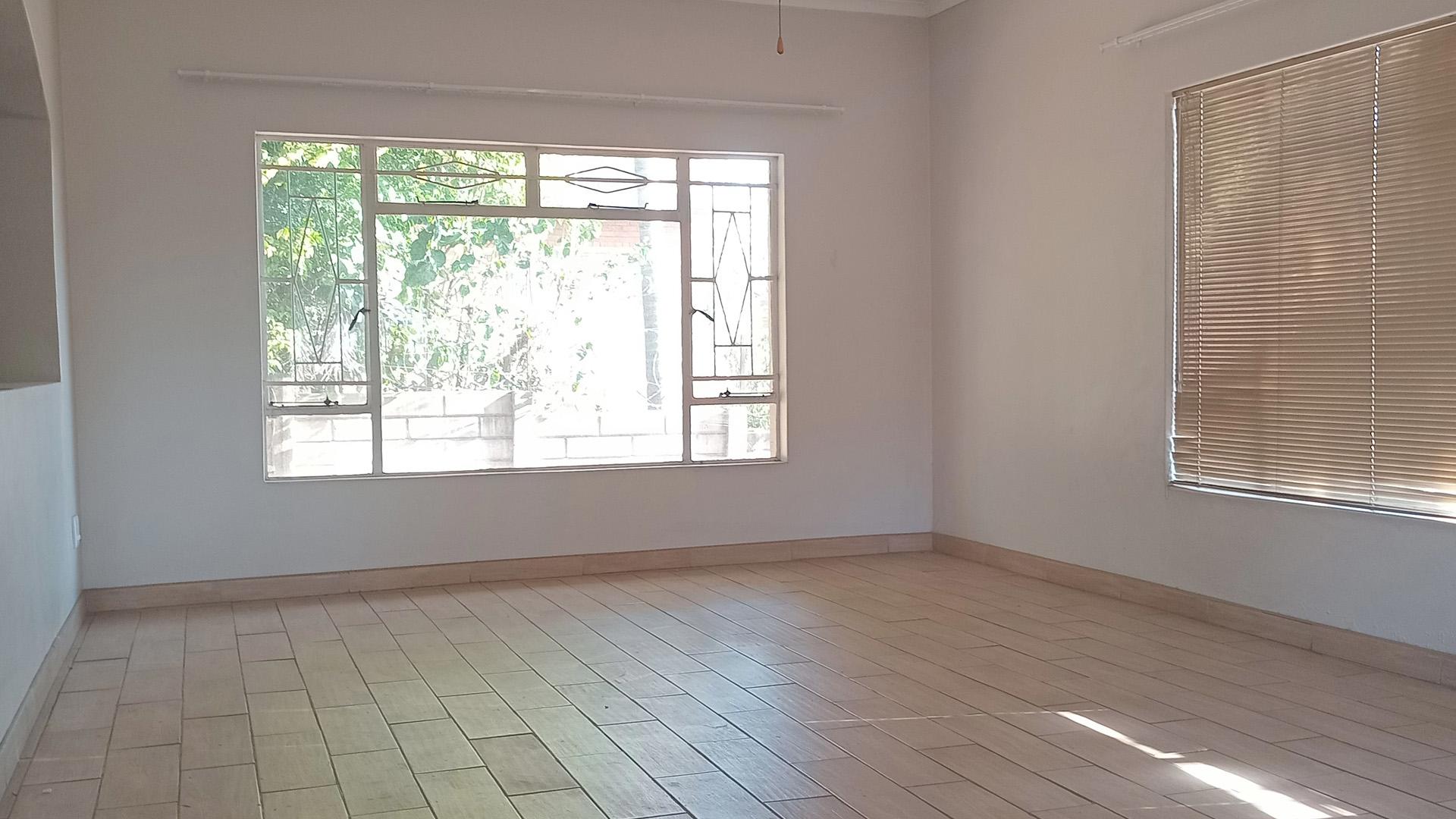 Lounges of property in Proclamation Hill