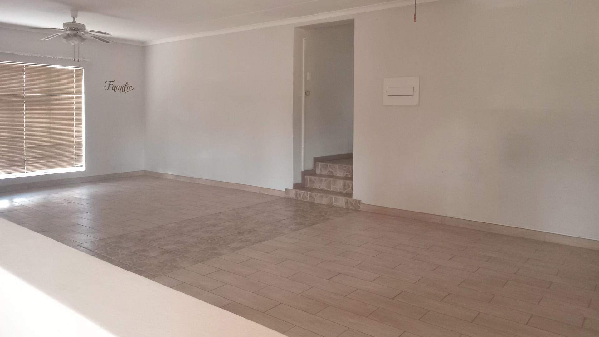 Lounges of property in Proclamation Hill