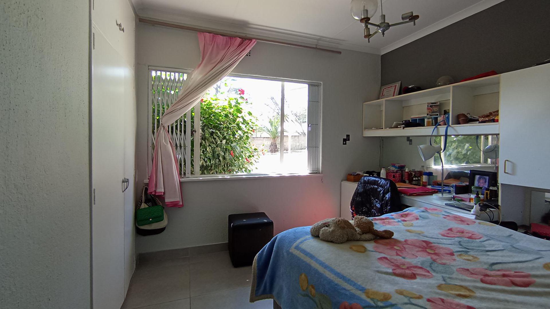 Bed Room 2 - 12 square meters of property in Morningside