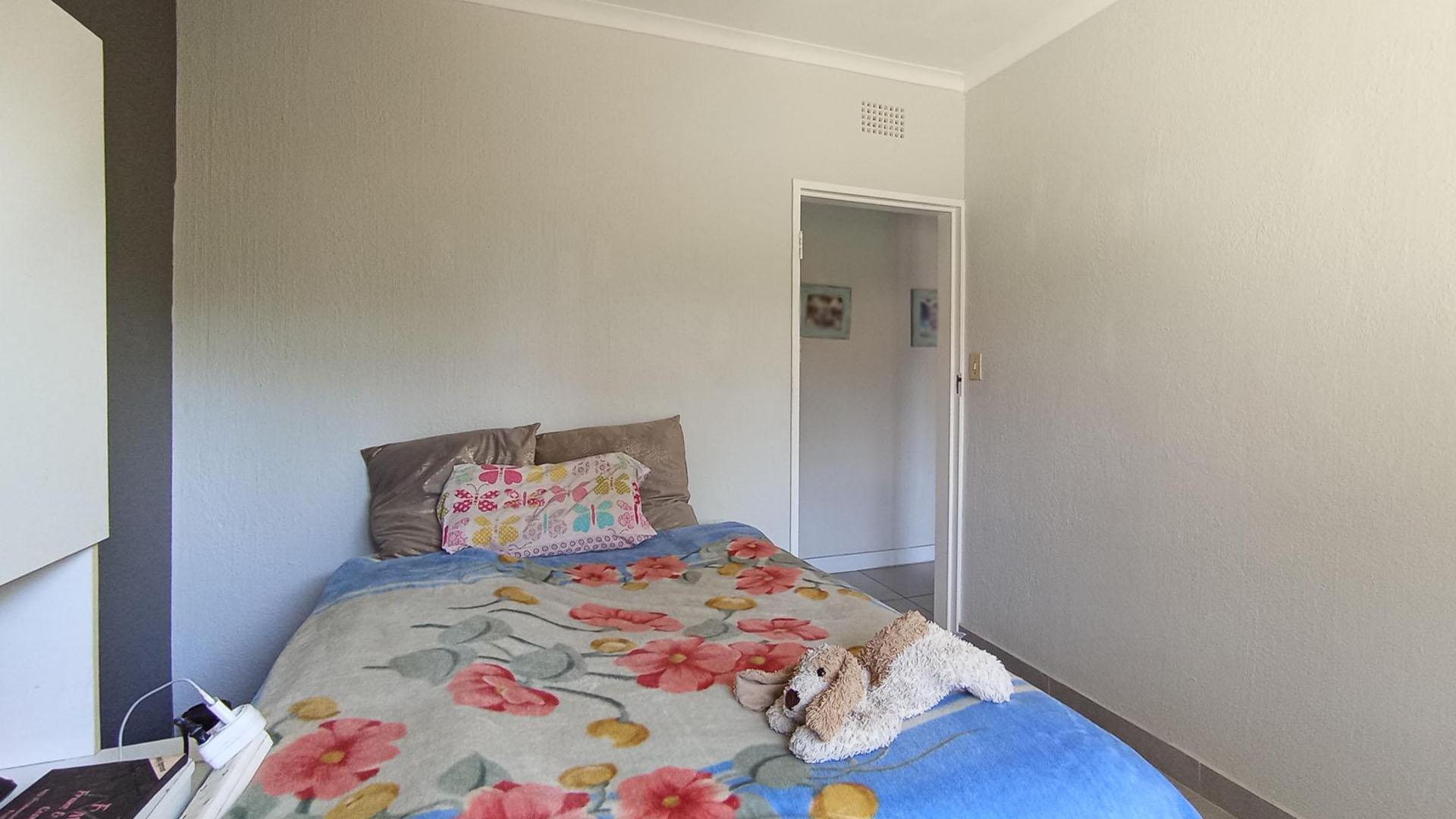 Bed Room 2 - 12 square meters of property in Morningside