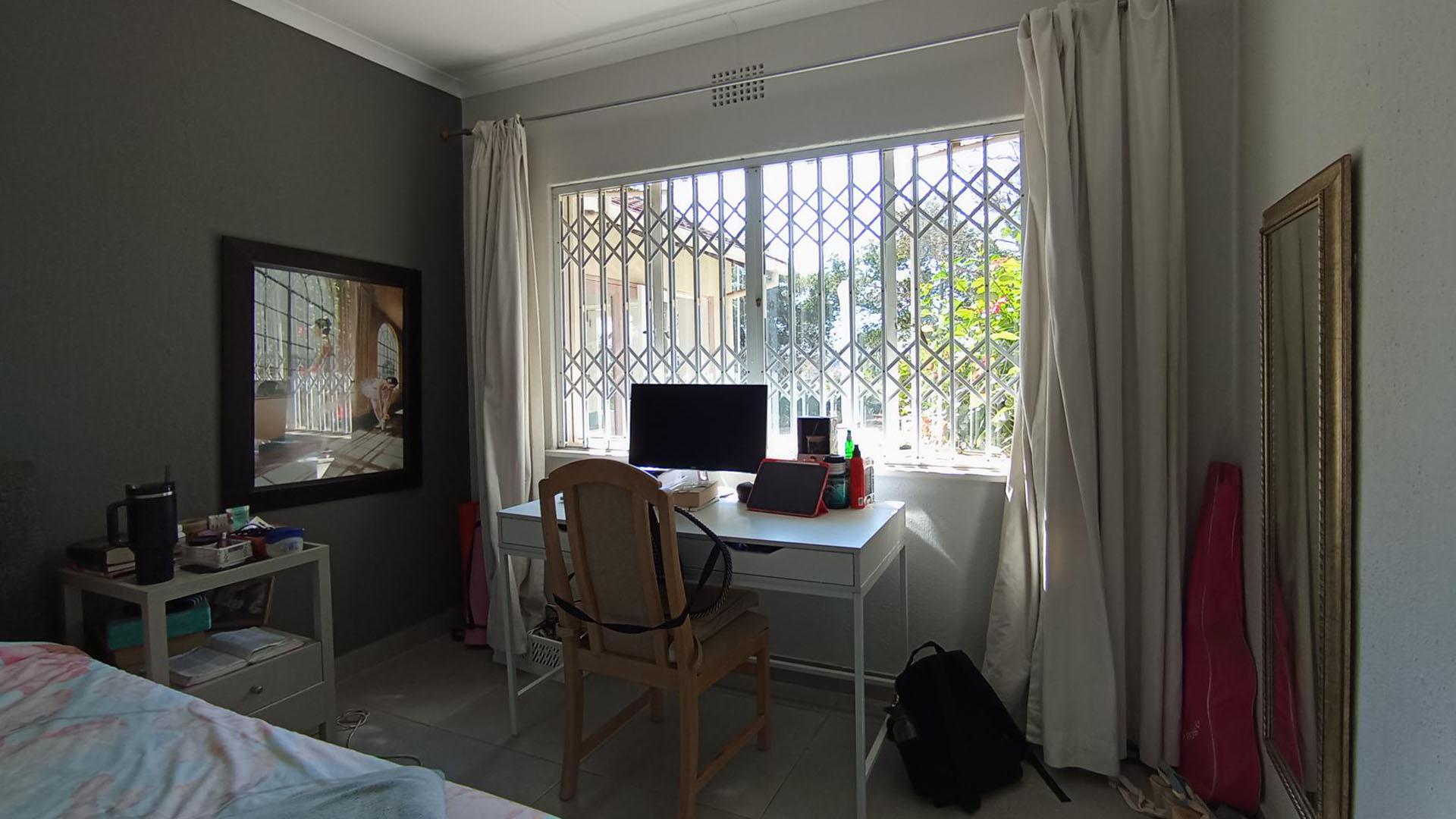 Bed Room 1 - 13 square meters of property in Morningside