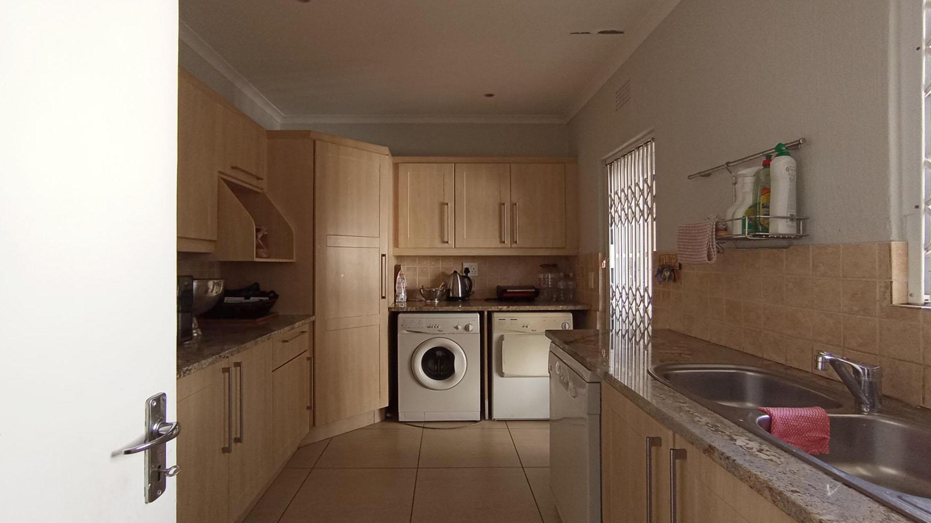 Kitchen - 25 square meters of property in Morningside