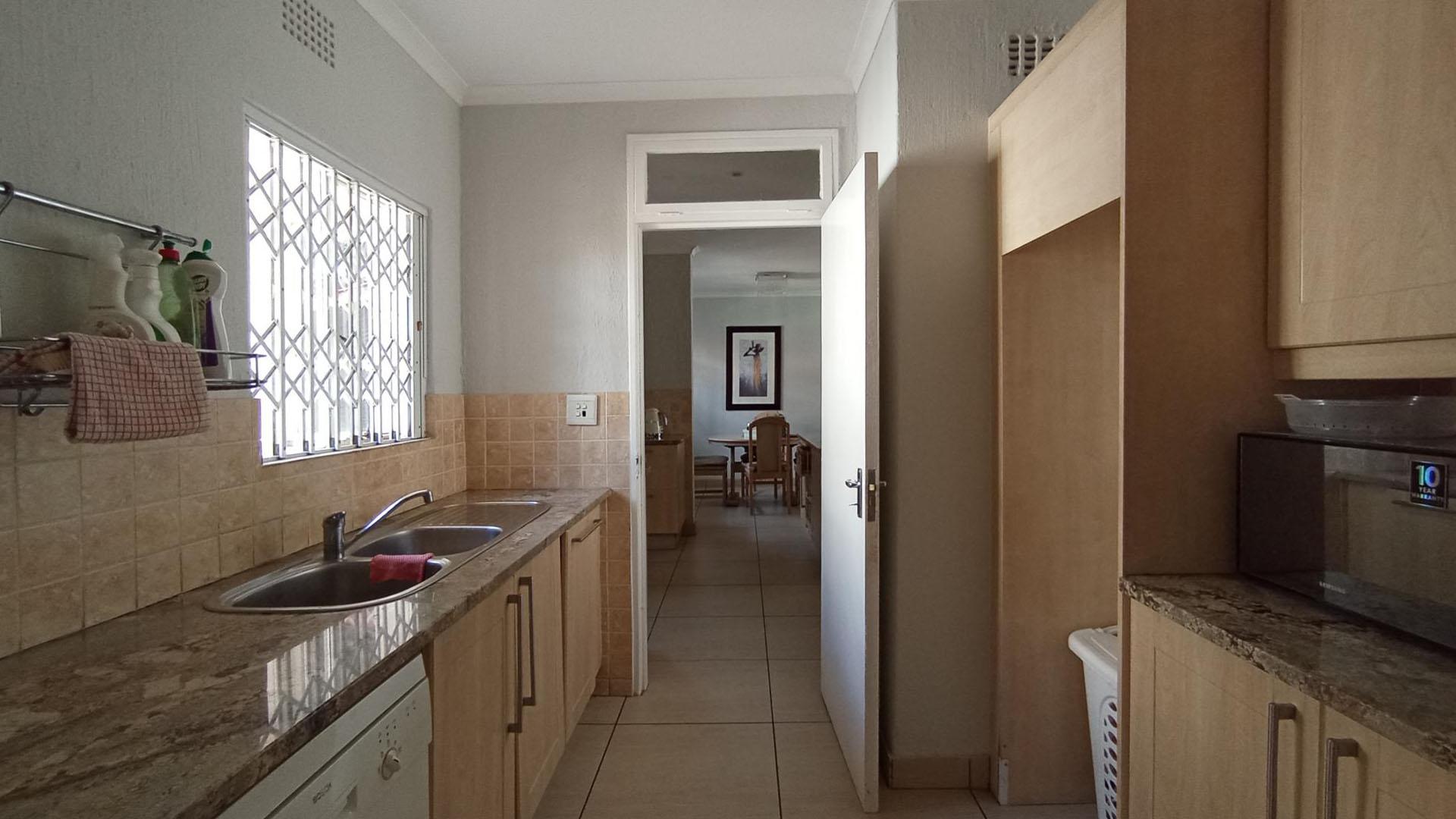 Kitchen - 25 square meters of property in Morningside