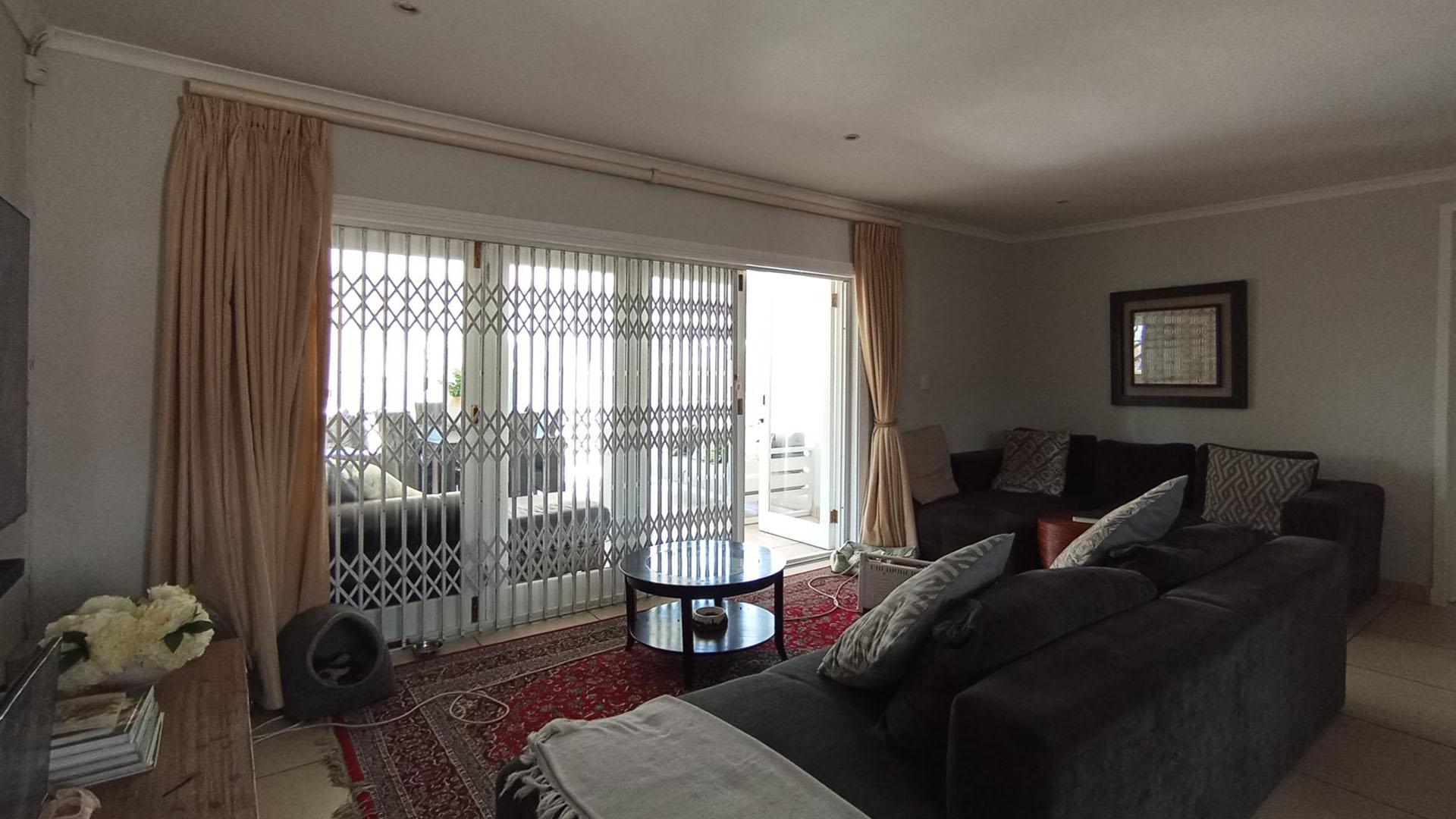 Lounges - 25 square meters of property in Morningside