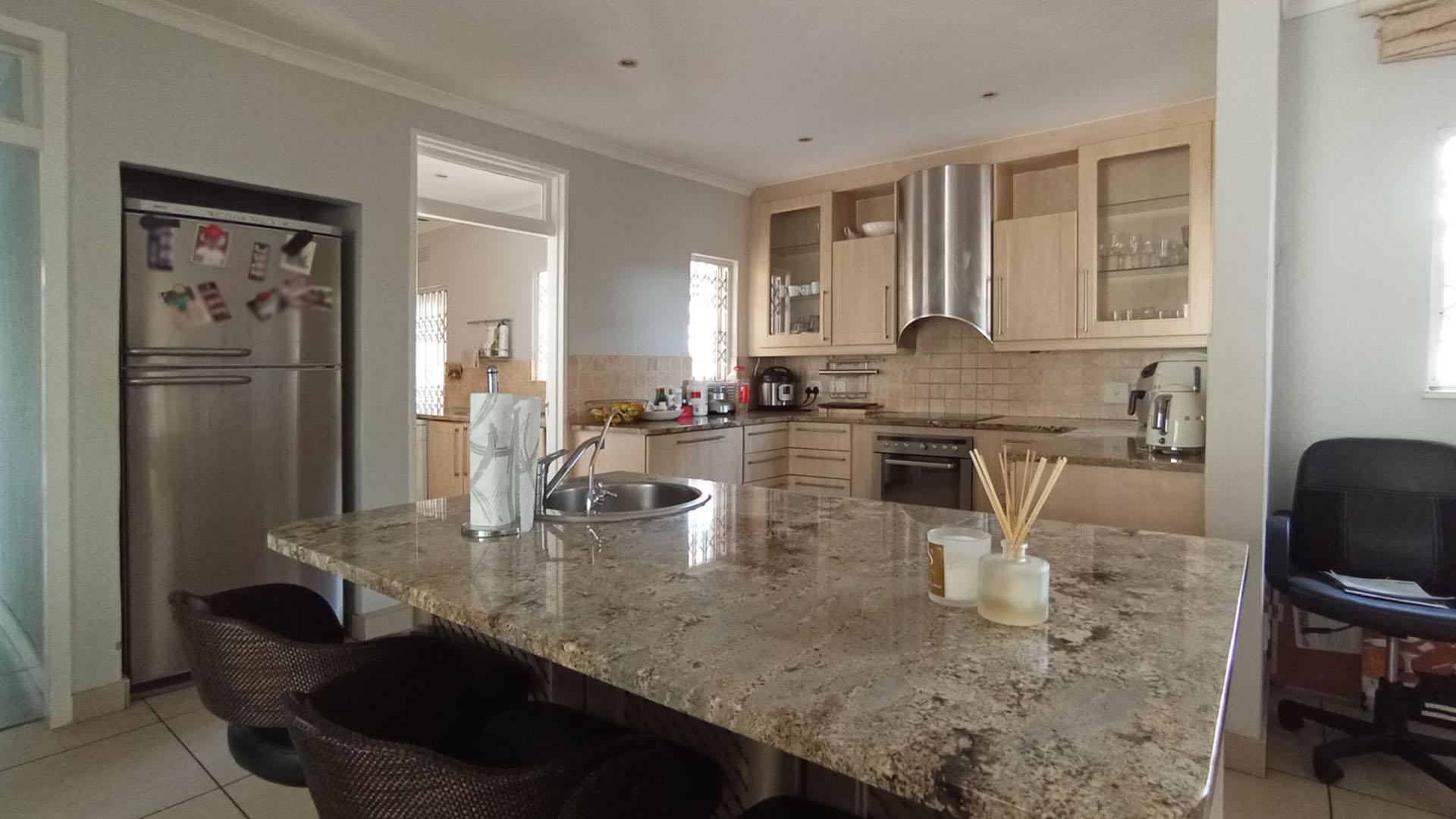 Kitchen - 25 square meters of property in Morningside