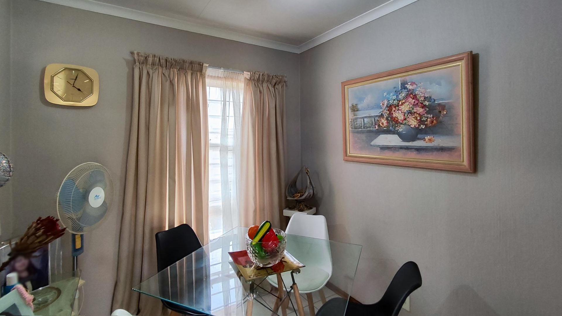 Dining Room - 6 square meters of property in Meyersdal