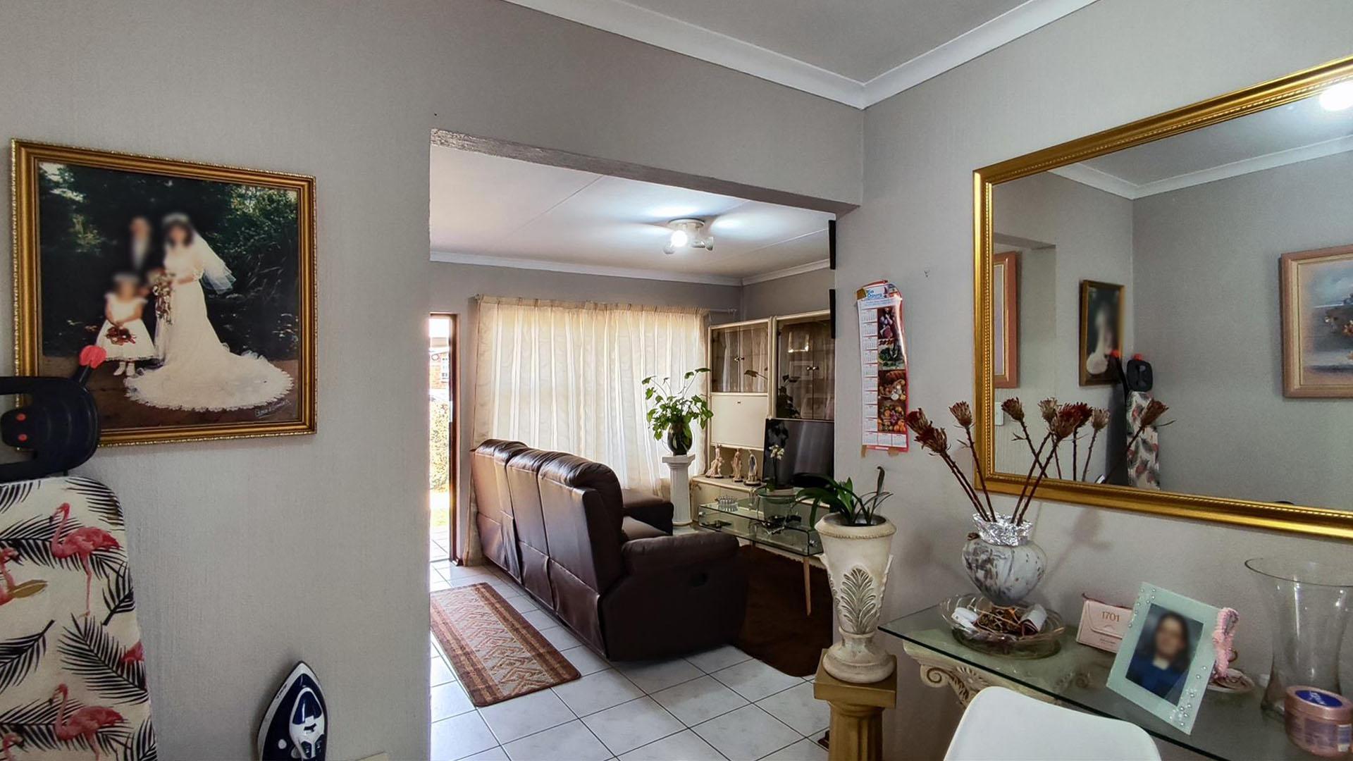 Dining Room - 6 square meters of property in Meyersdal