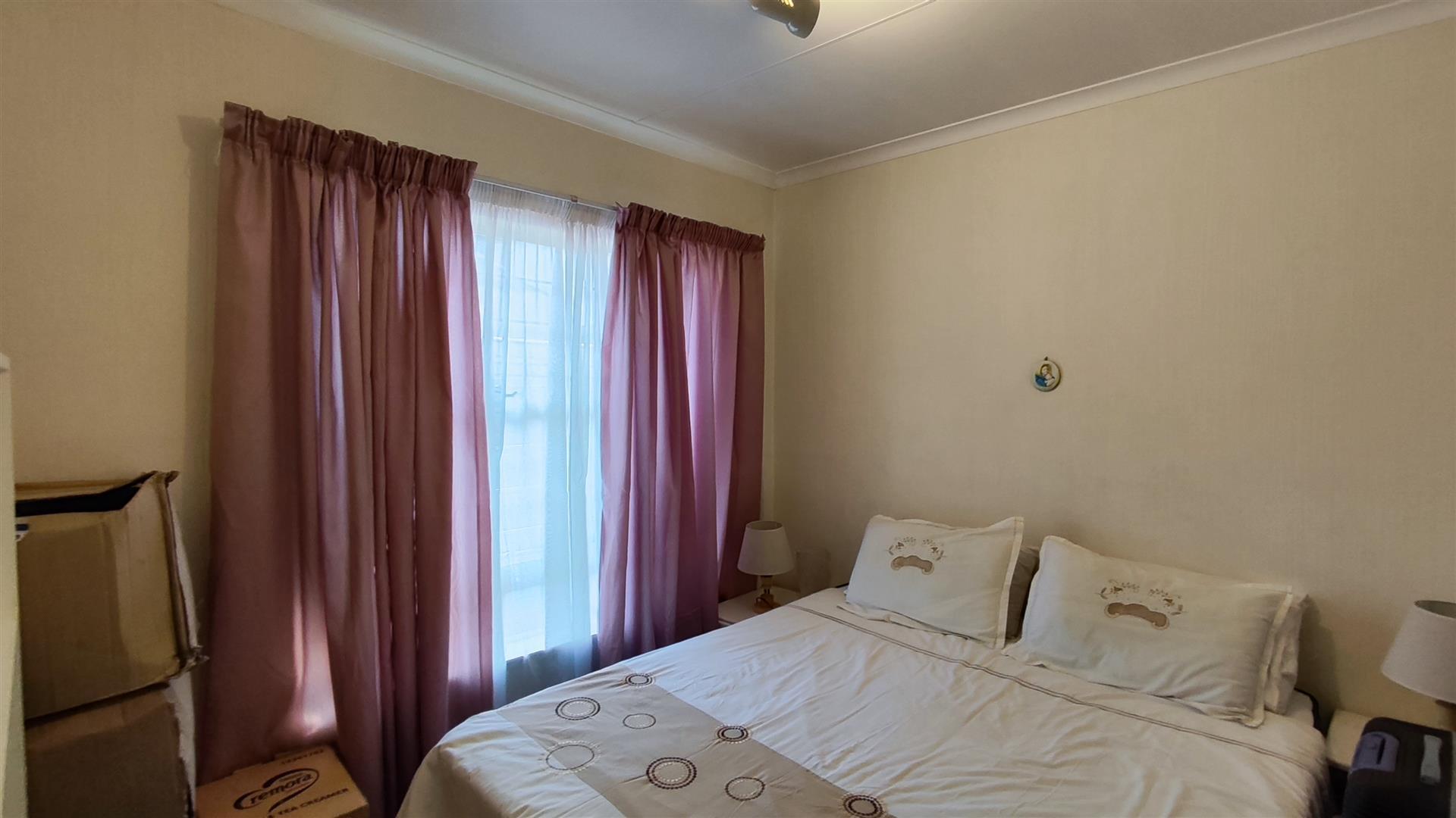 Bed Room 1 - 11 square meters of property in Meyersdal