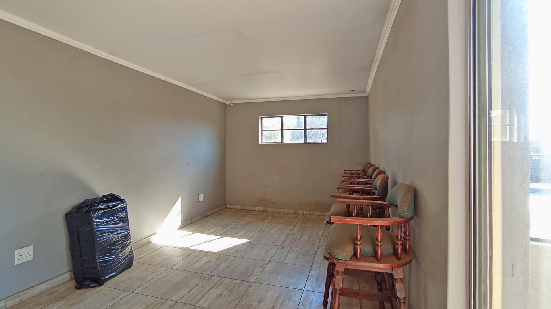 Flatlet - 41 square meters of property in Wierdapark