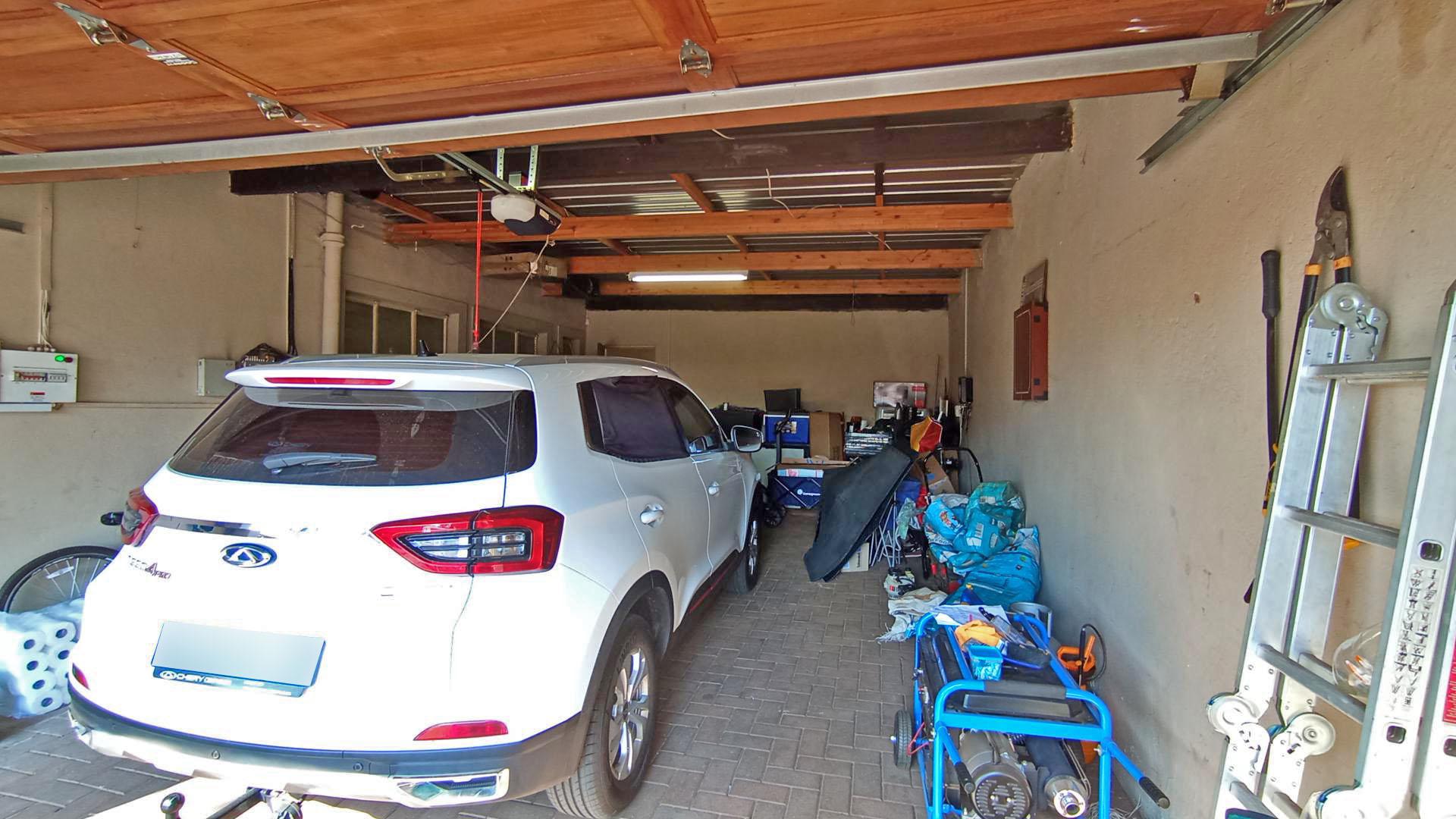 Garage of property in Wierdapark
