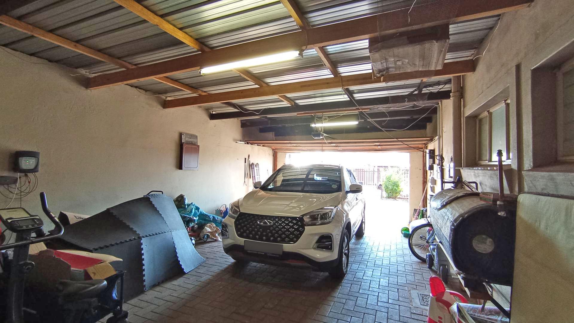 Garage of property in Wierdapark