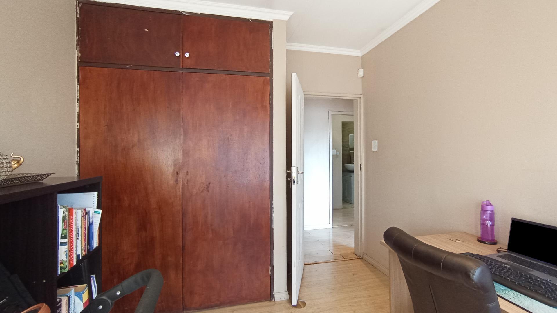 Bed Room 2 - 11 square meters of property in Wierdapark