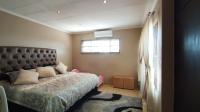 Main Bedroom - 22 square meters of property in Wierdapark