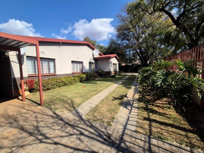 4 Bedroom House for Sale For Sale in Geelhoutpark - MR688352