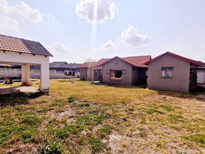 3 Bedroom House for Sale For Sale in Brackendowns - MR688382