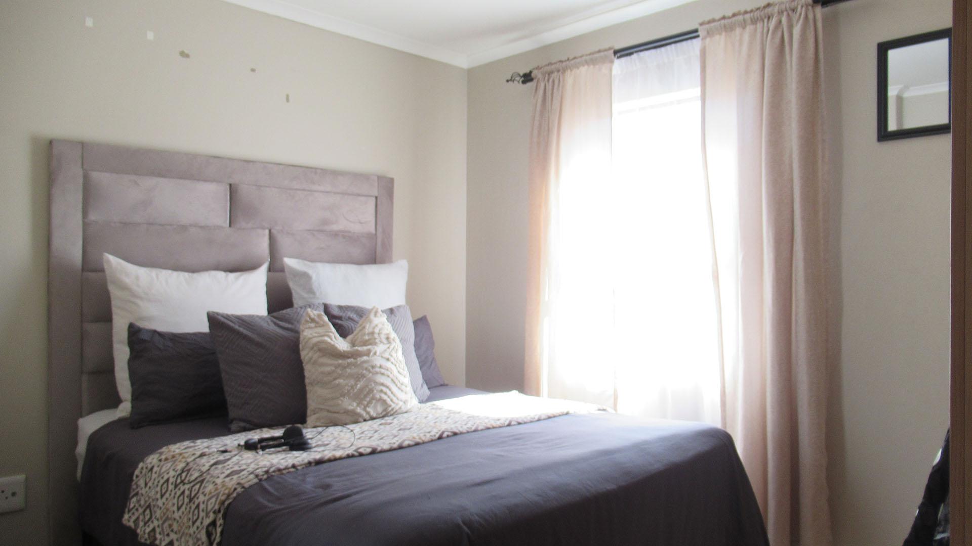 Bed Room 1 - 9 square meters of property in Olifantsvlei 327-Iq