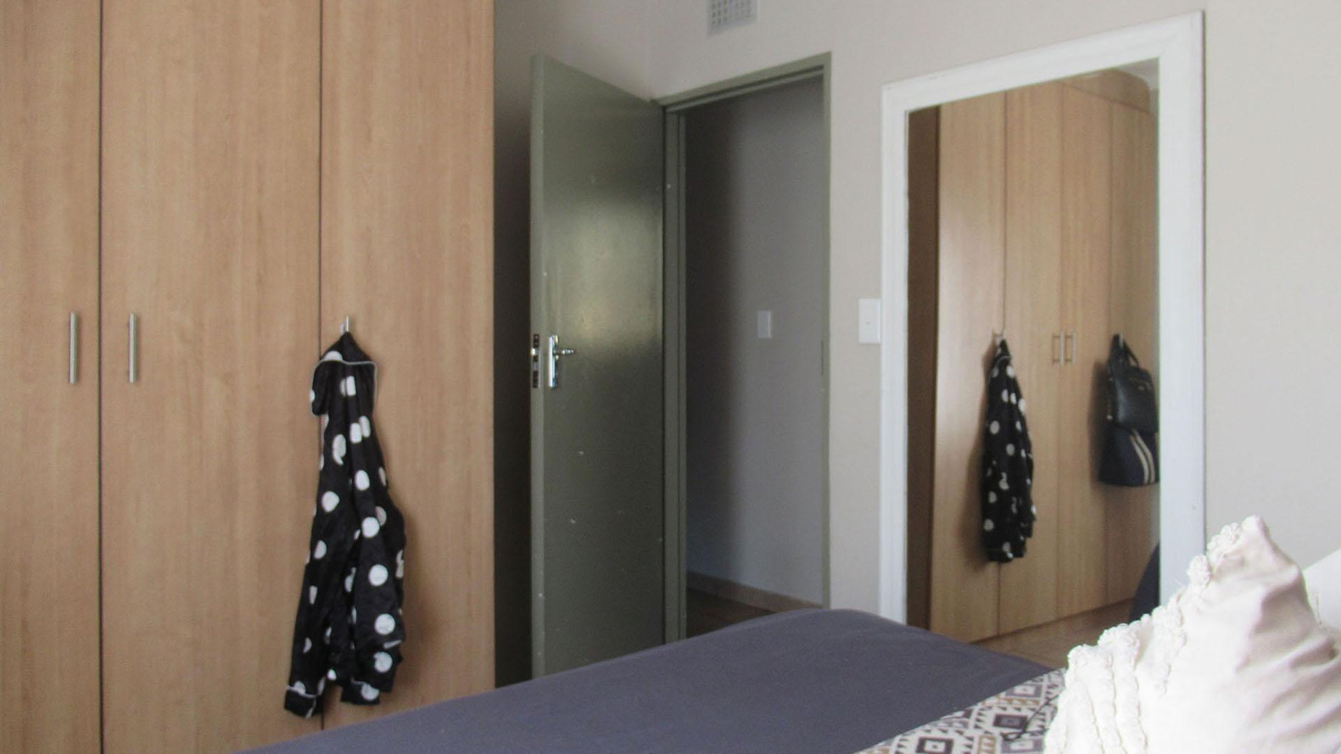 Bed Room 1 - 9 square meters of property in Olifantsvlei 327-Iq