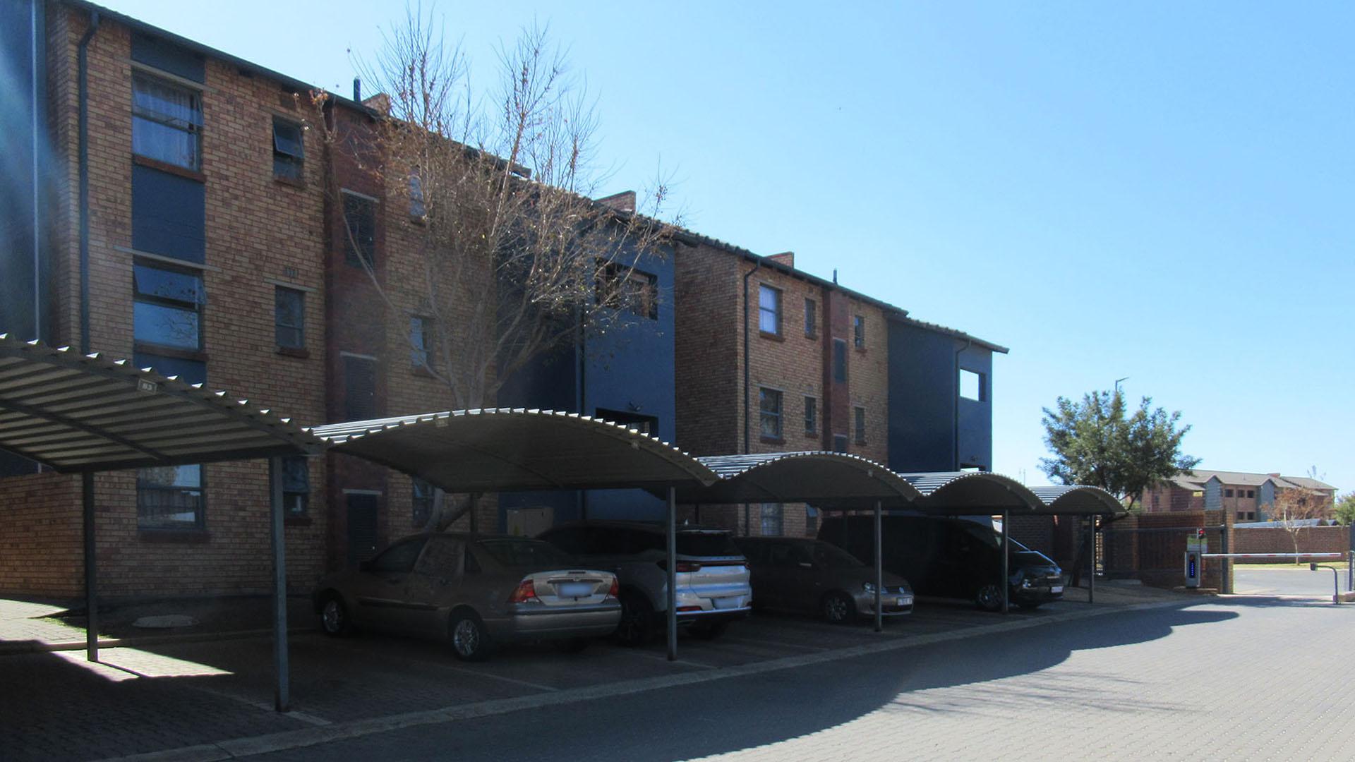 Front View of property in Olifantsvlei 327-Iq