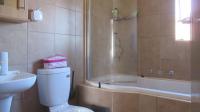Bathroom 1 - 5 square meters of property in Olifantsvlei 327-Iq