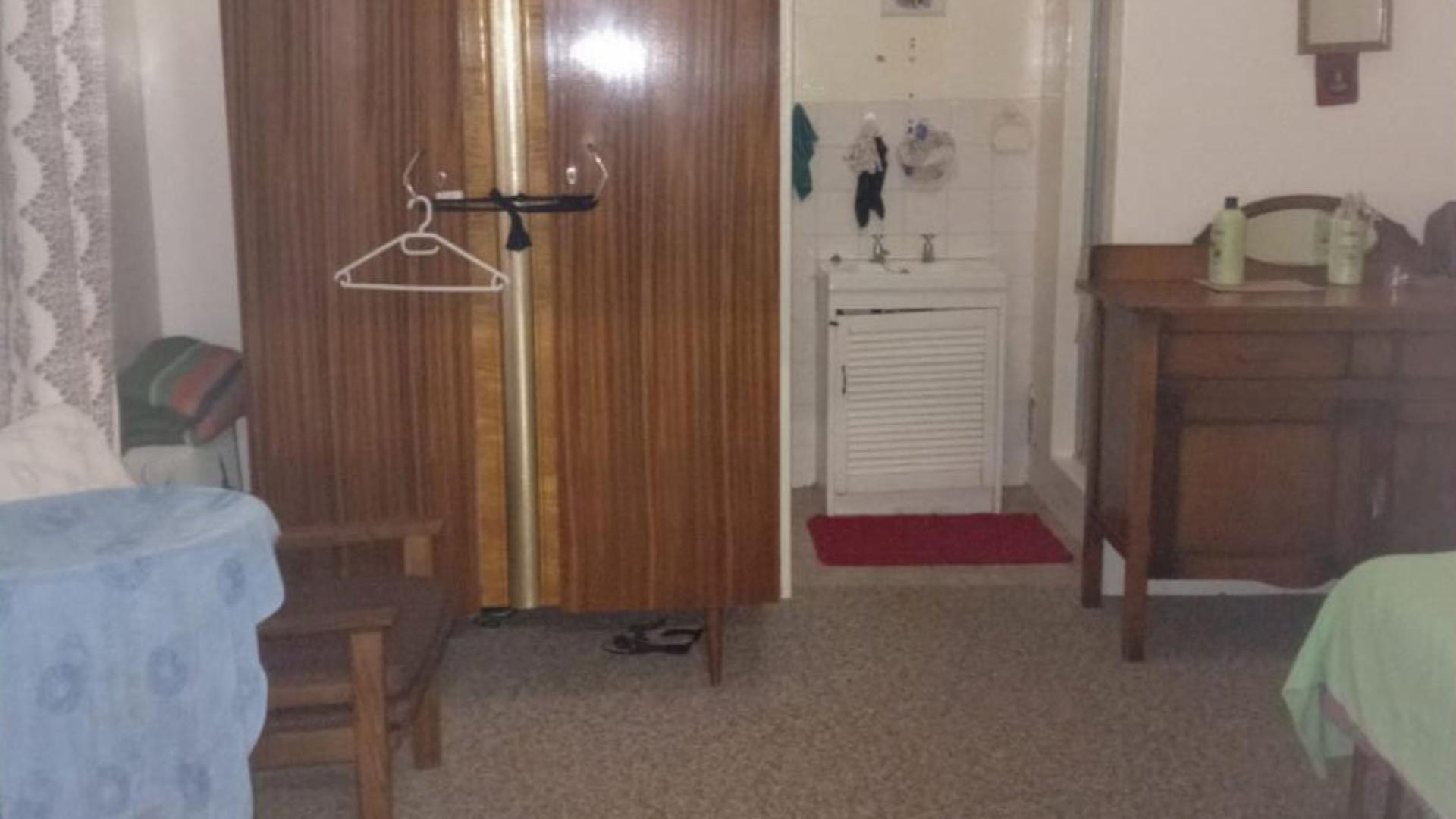 Bed Room 2 of property in Loeriesfontein