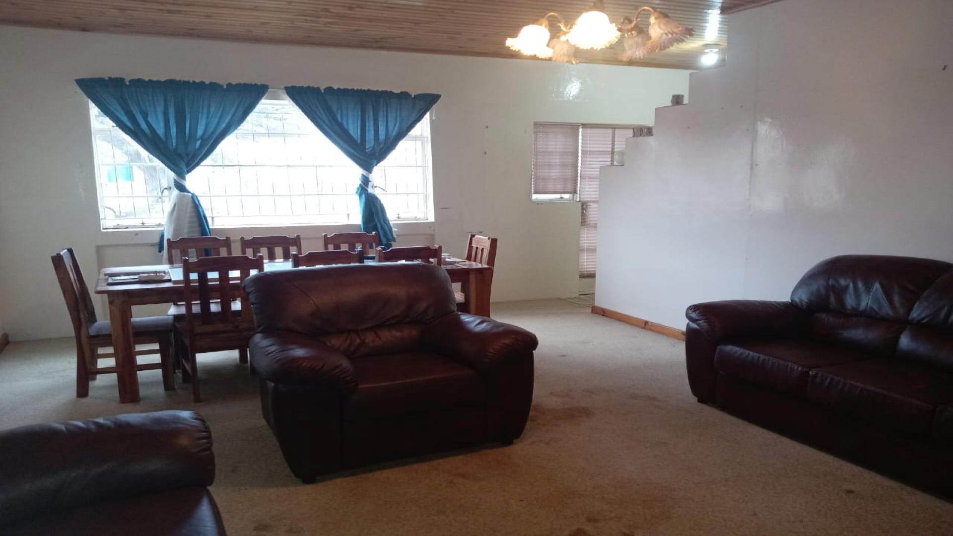 Lounges of property in Loeriesfontein