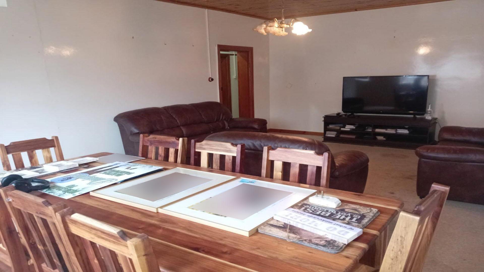Dining Room of property in Loeriesfontein