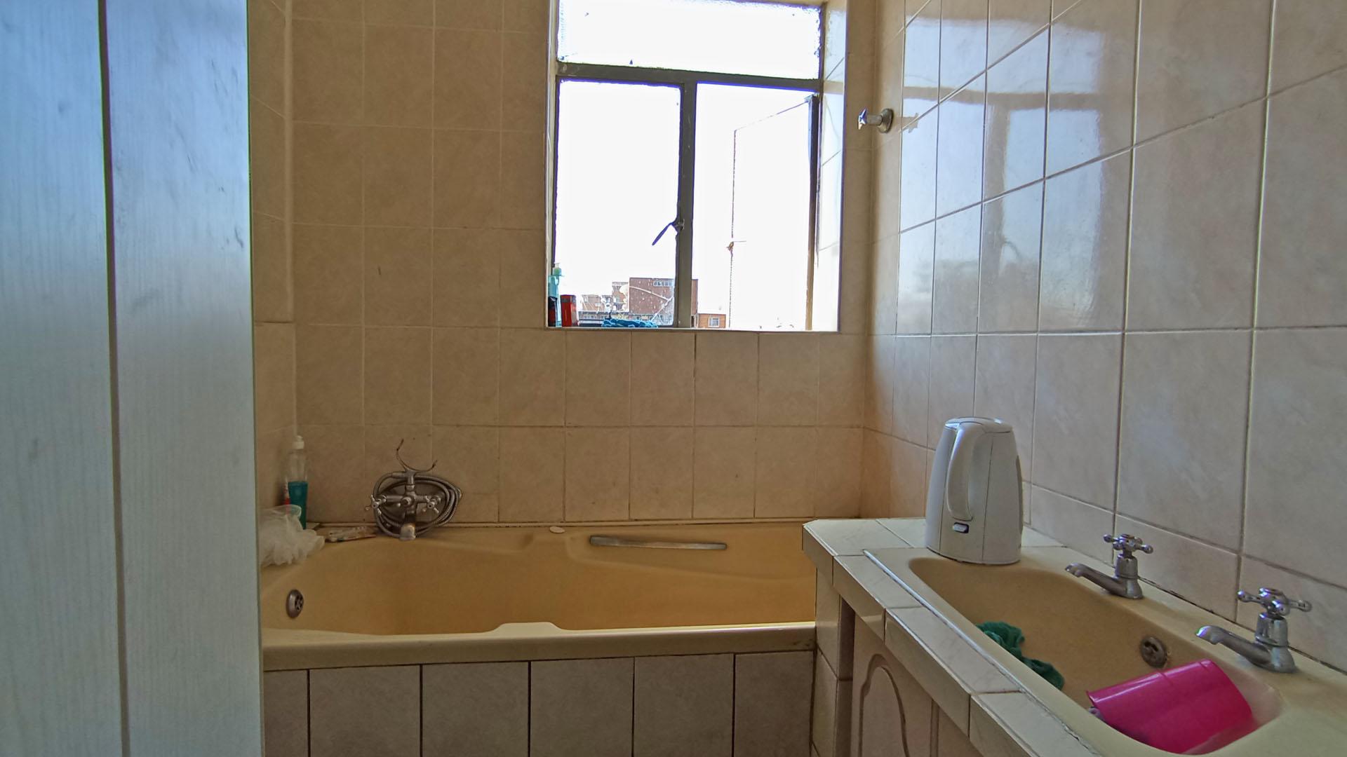 Bathroom 1 - 6 square meters of property in Arcadia