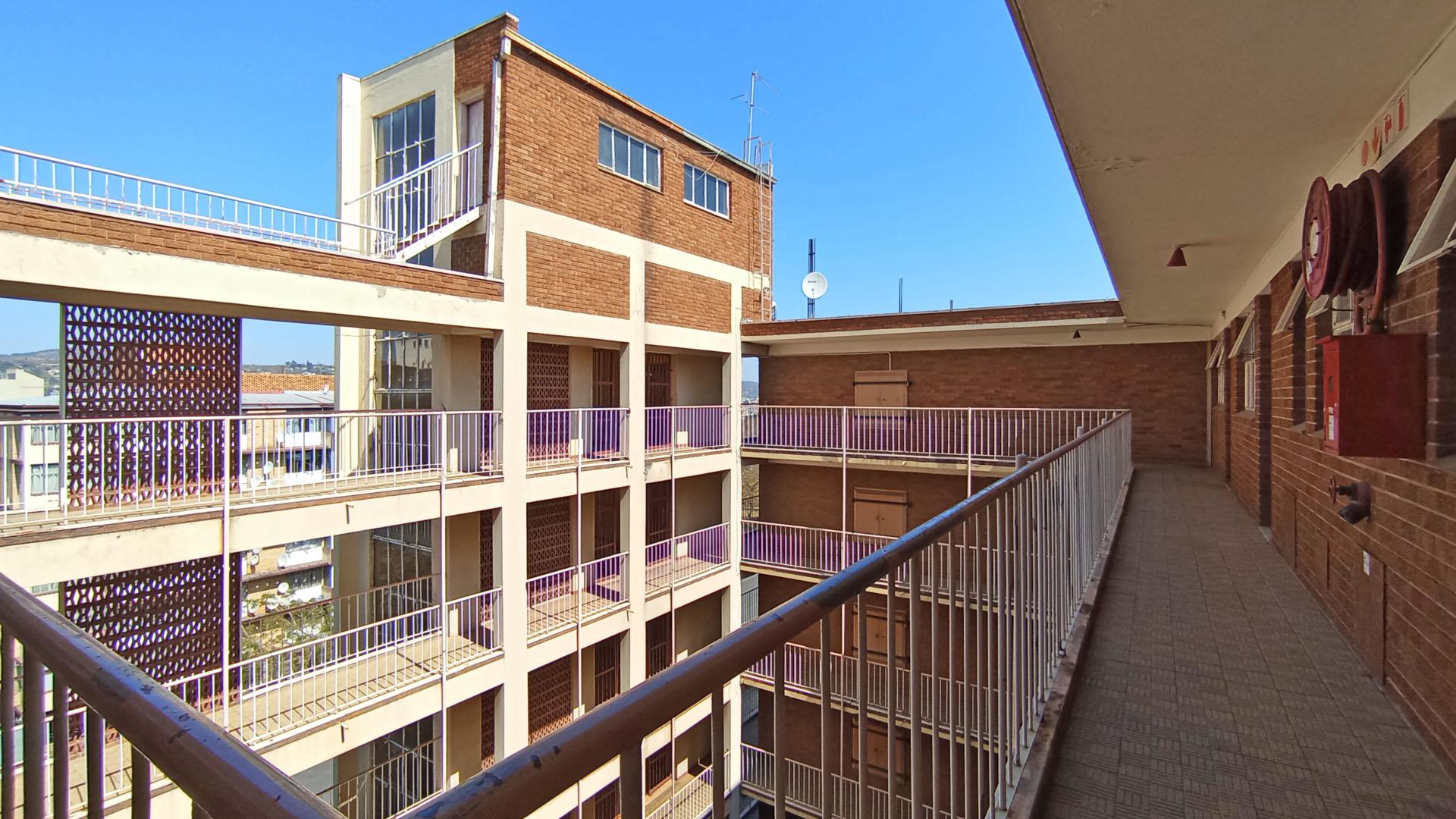 Front View of property in Arcadia