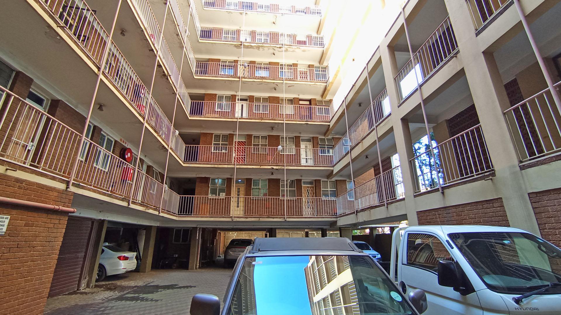 Front View of property in Arcadia