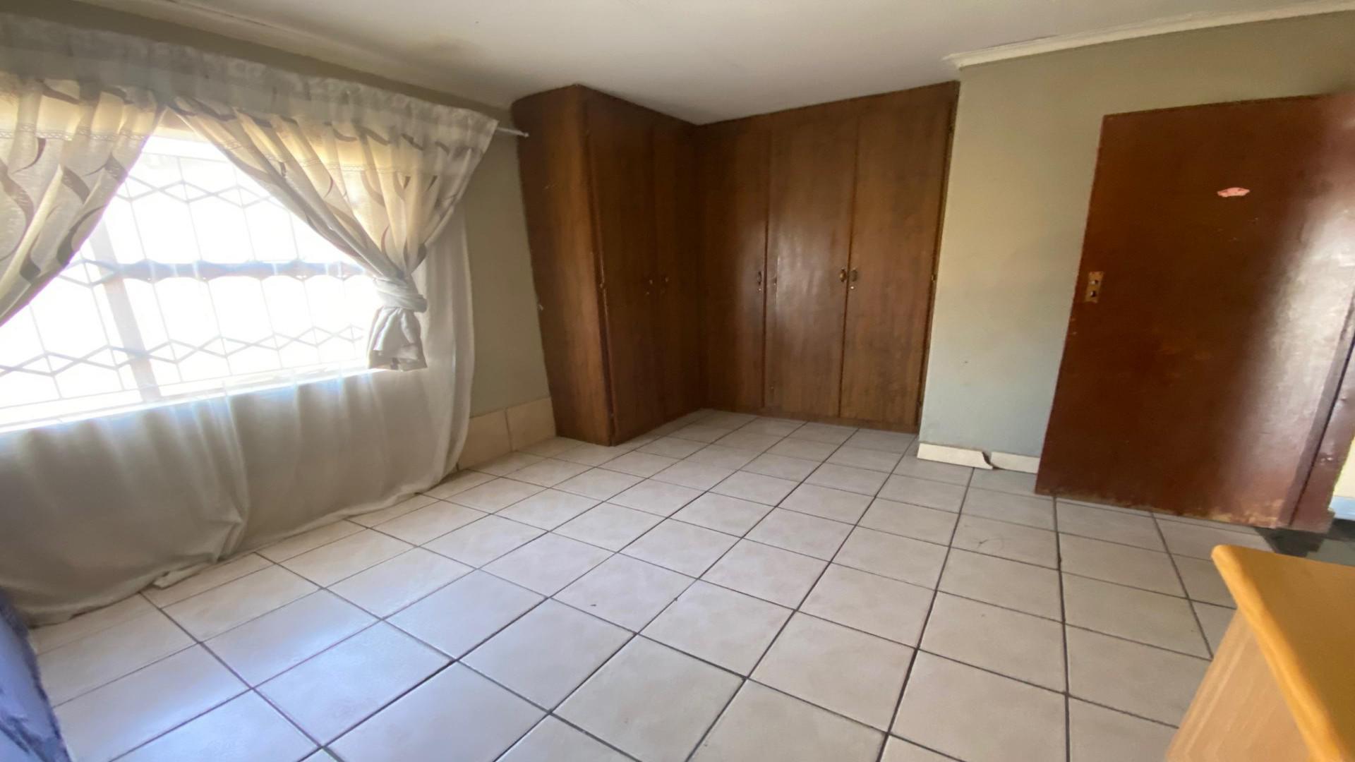 Bed Room 1 of property in Geluksdal