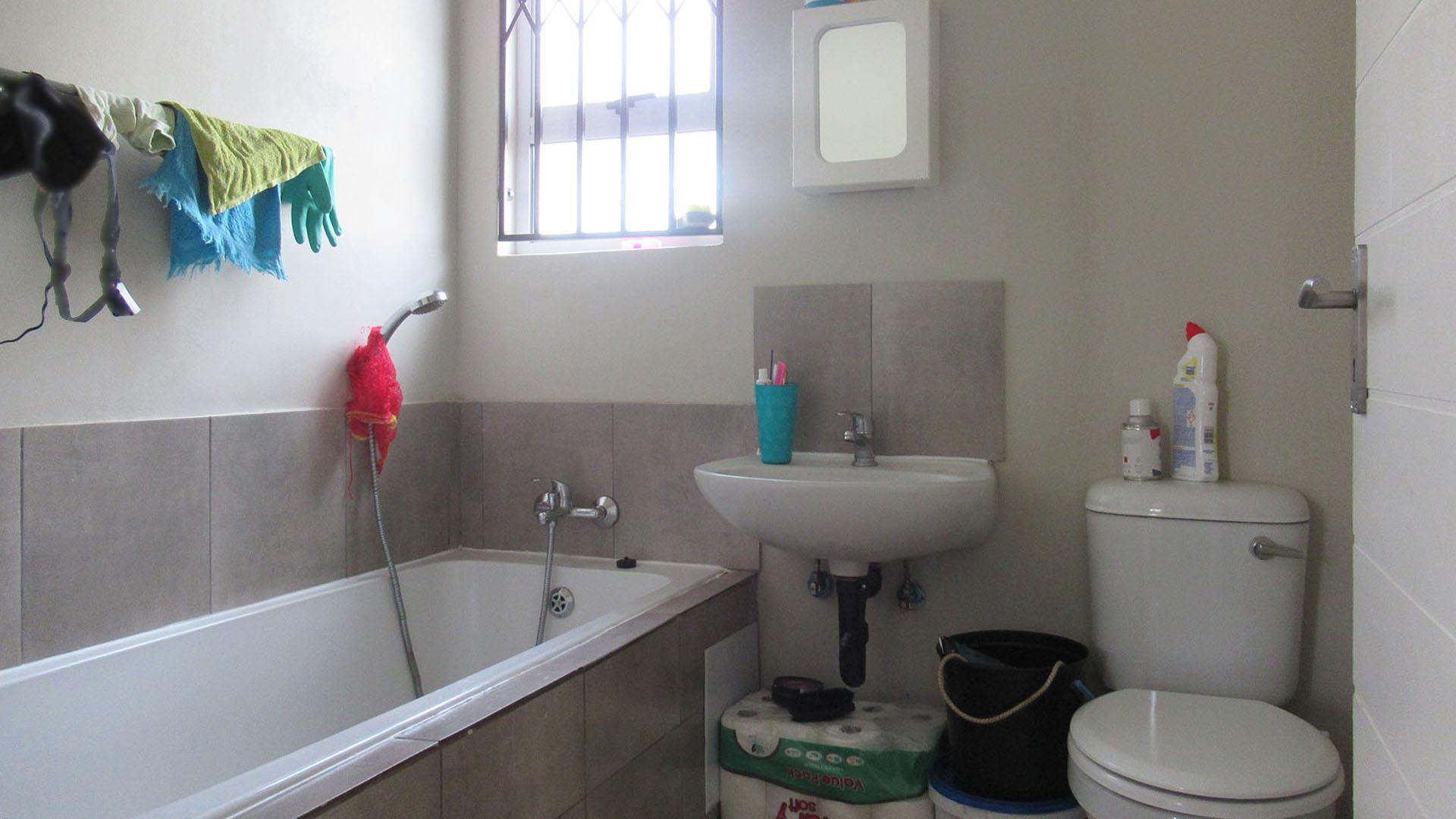 Bathroom 1 - 4 square meters of property in Lehae