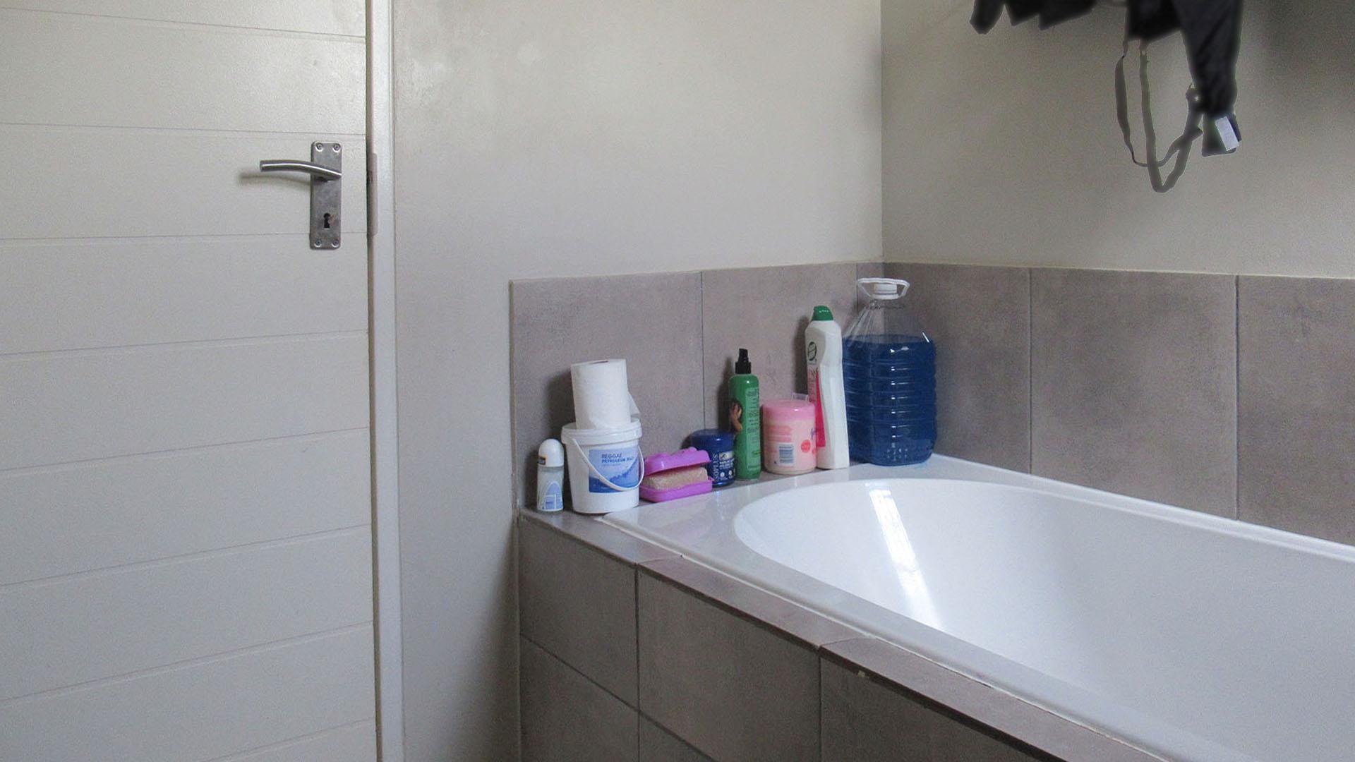 Bathroom 1 - 4 square meters of property in Lehae