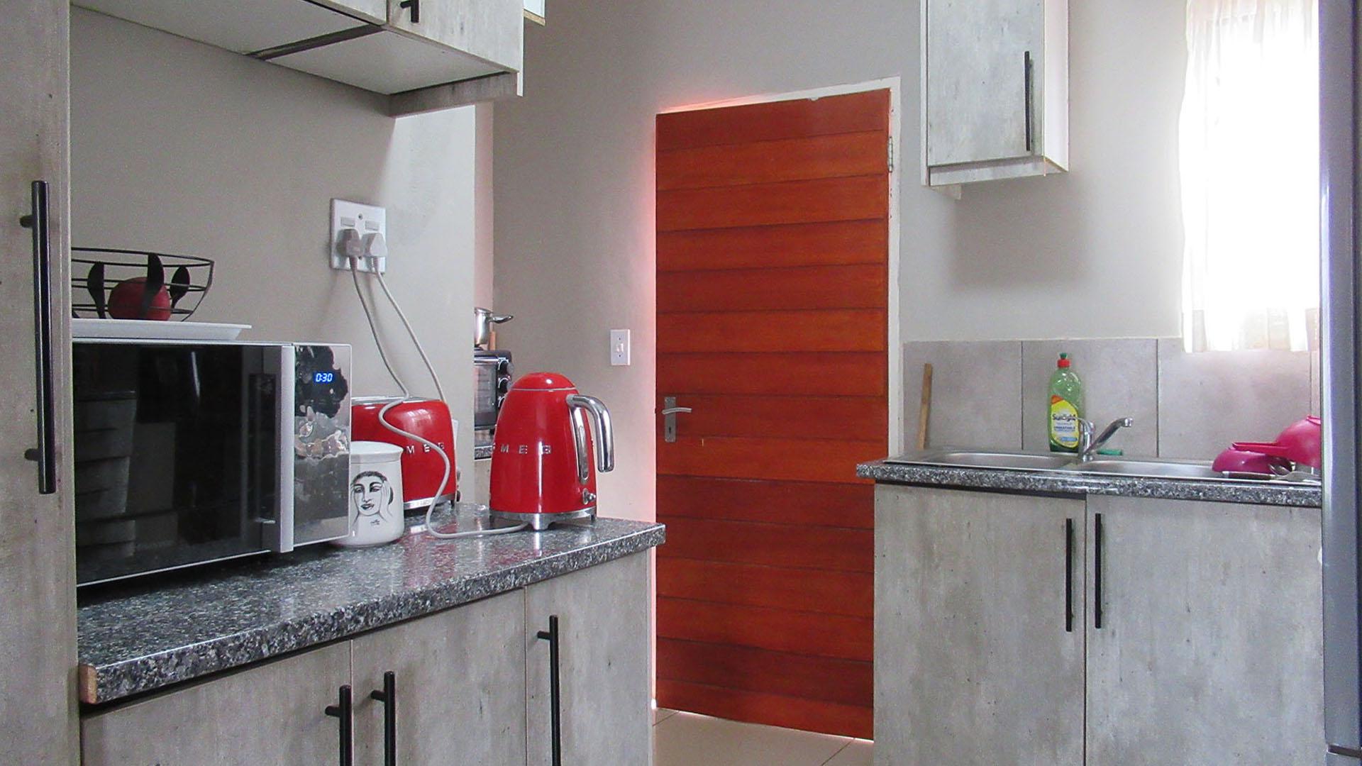 Kitchen - 8 square meters of property in Lehae