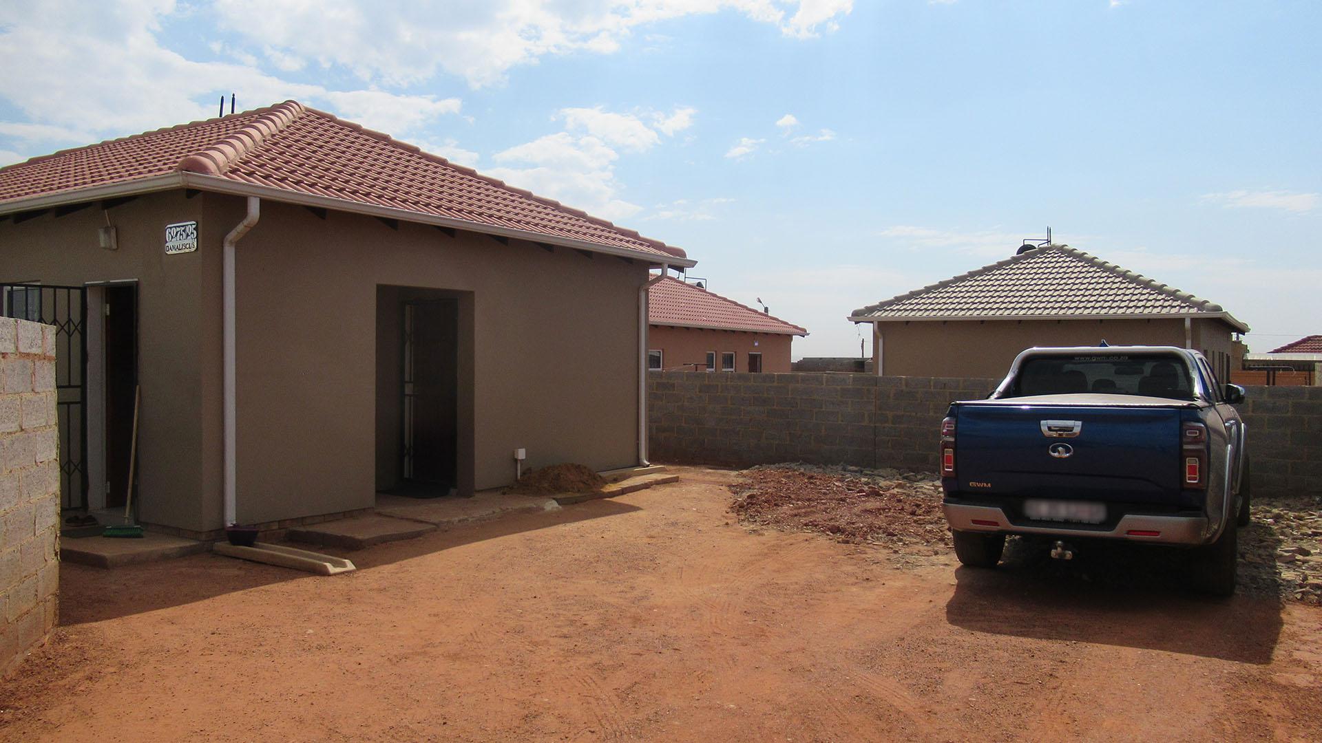 Front View of property in Lehae