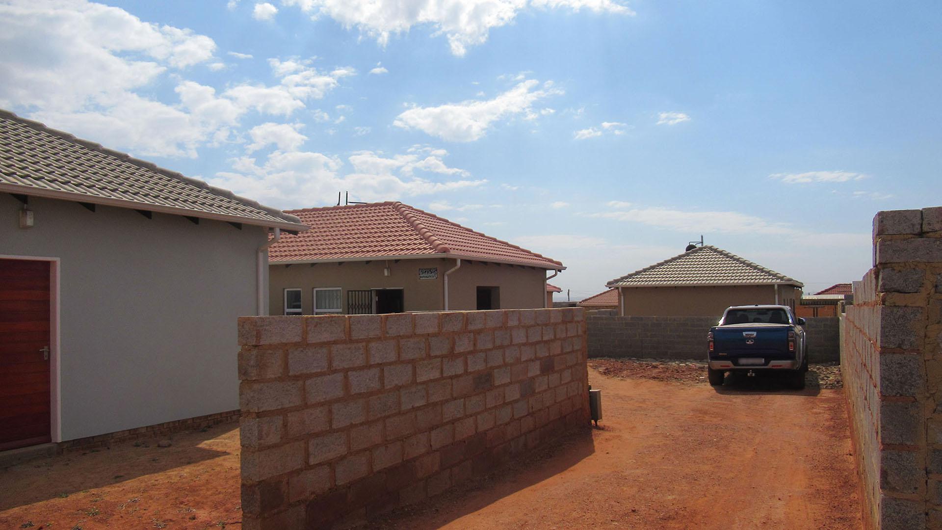 Front View of property in Lehae