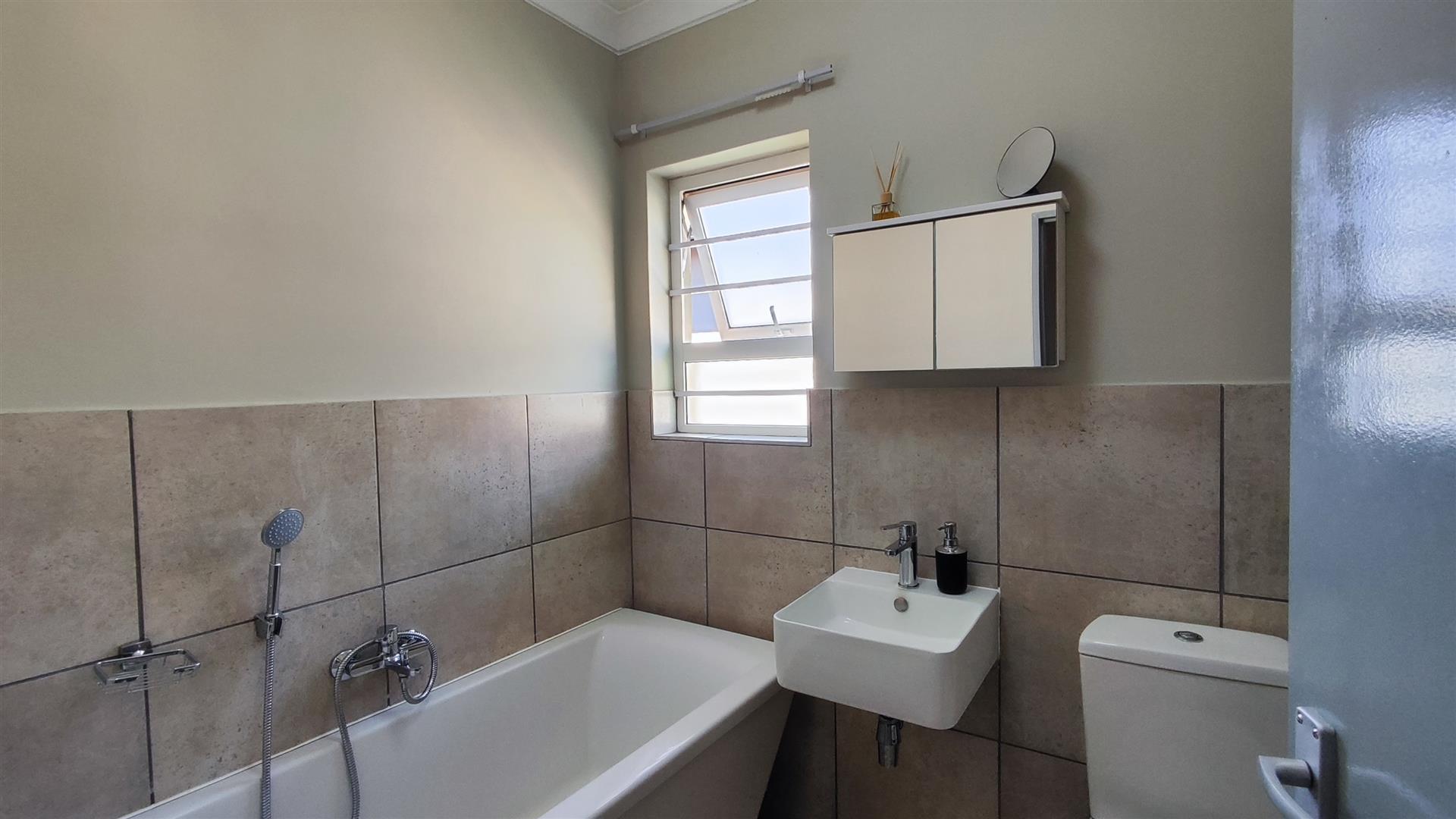 Bathroom 1 - 5 square meters of property in Parkdene (JHB)