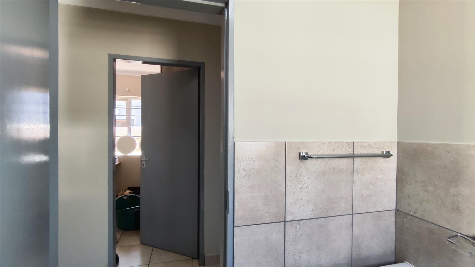 Bathroom 1 - 5 square meters of property in Parkdene (JHB)