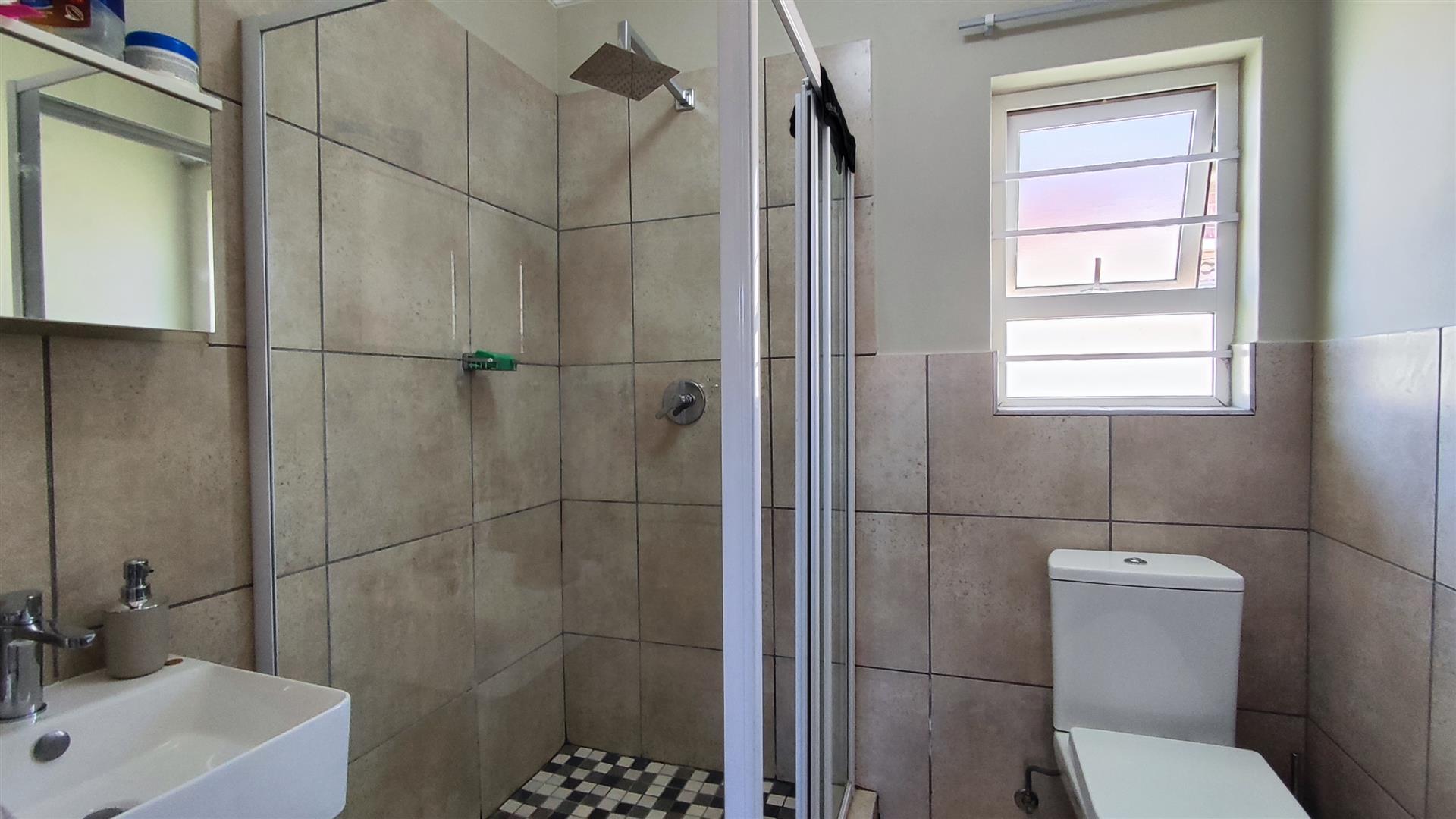 Main Bathroom - 4 square meters of property in Parkdene (JHB)