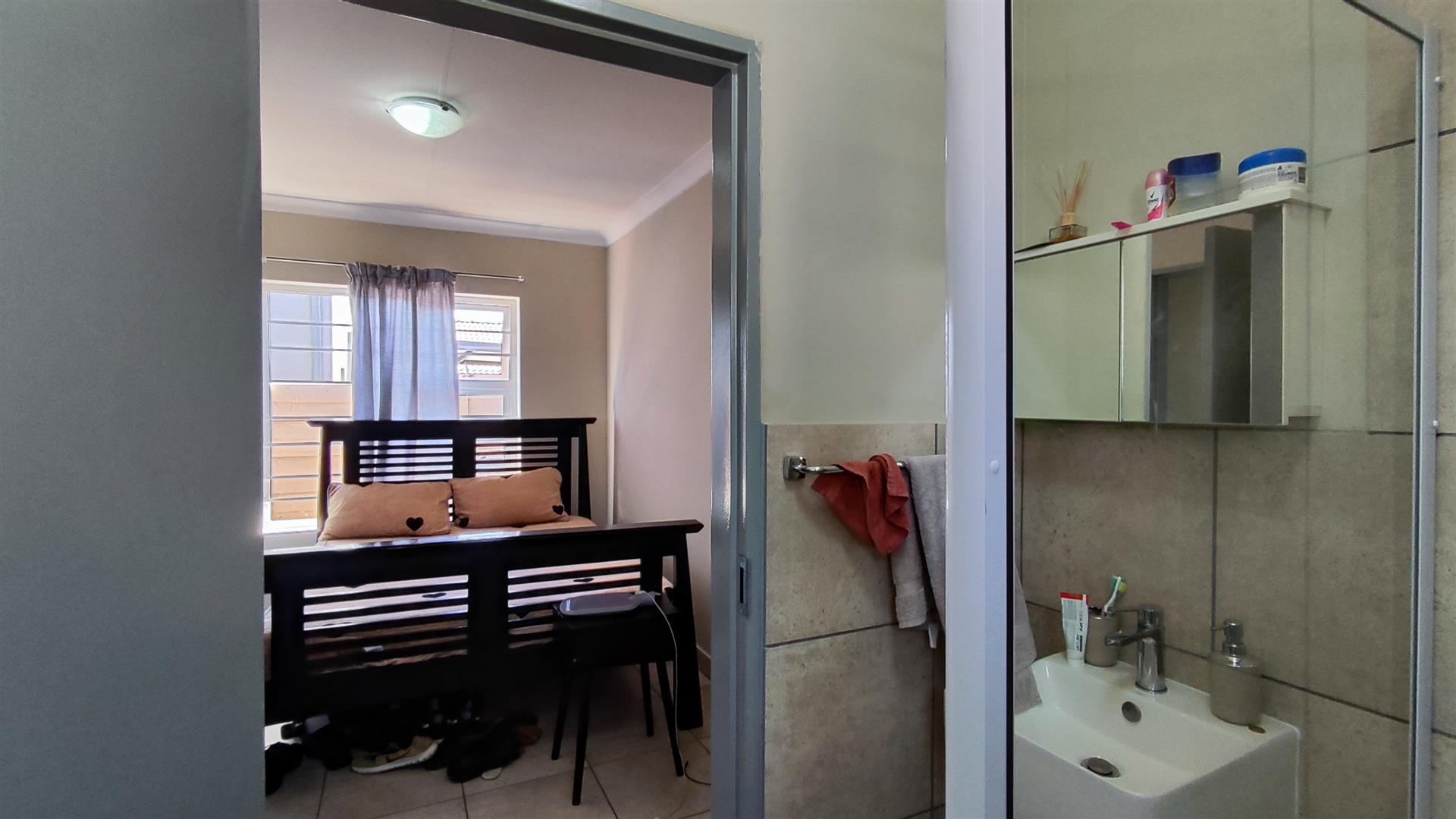 Main Bathroom - 4 square meters of property in Parkdene (JHB)