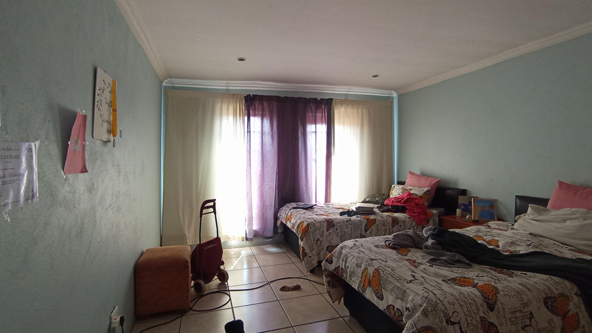 Bed Room 3 - 21 square meters of property in Versterpark