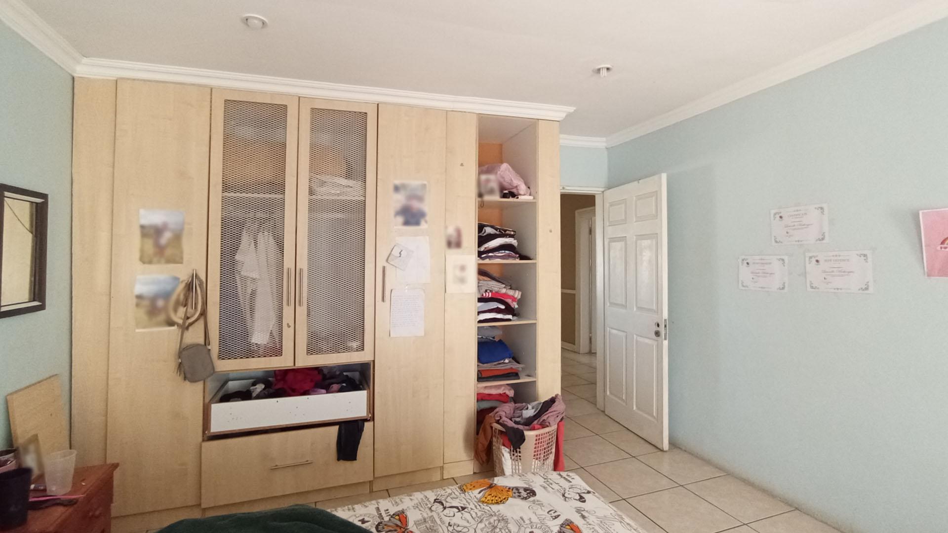 Bed Room 3 - 21 square meters of property in Versterpark