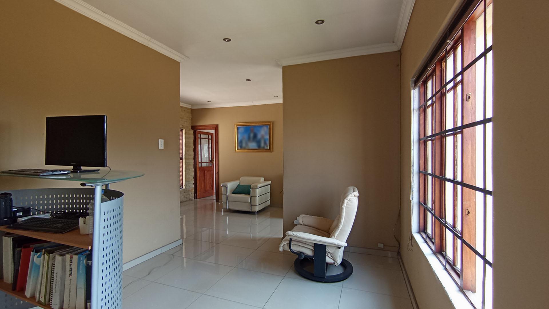 Spaces - 161 square meters of property in Versterpark