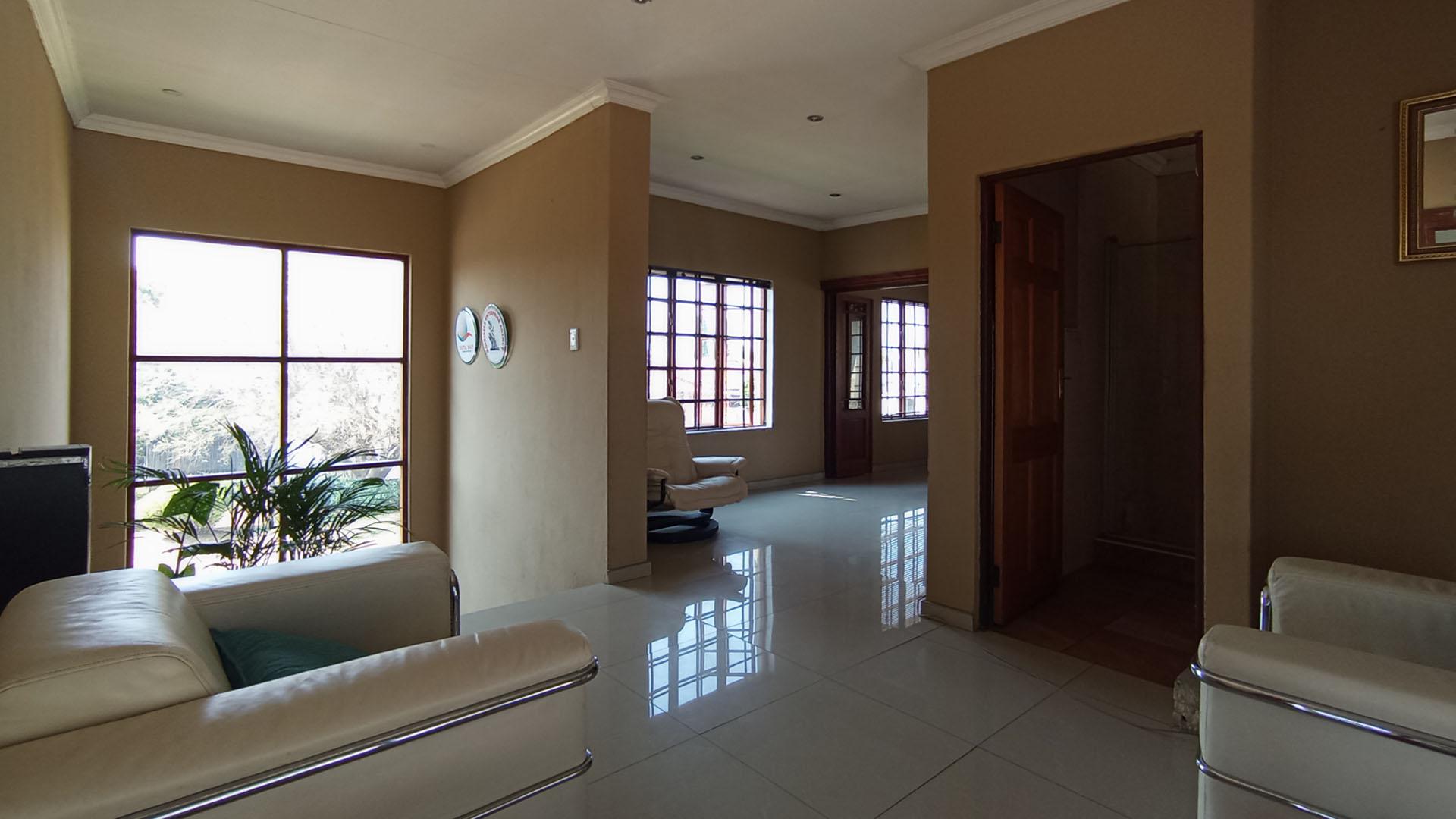 Spaces - 161 square meters of property in Versterpark