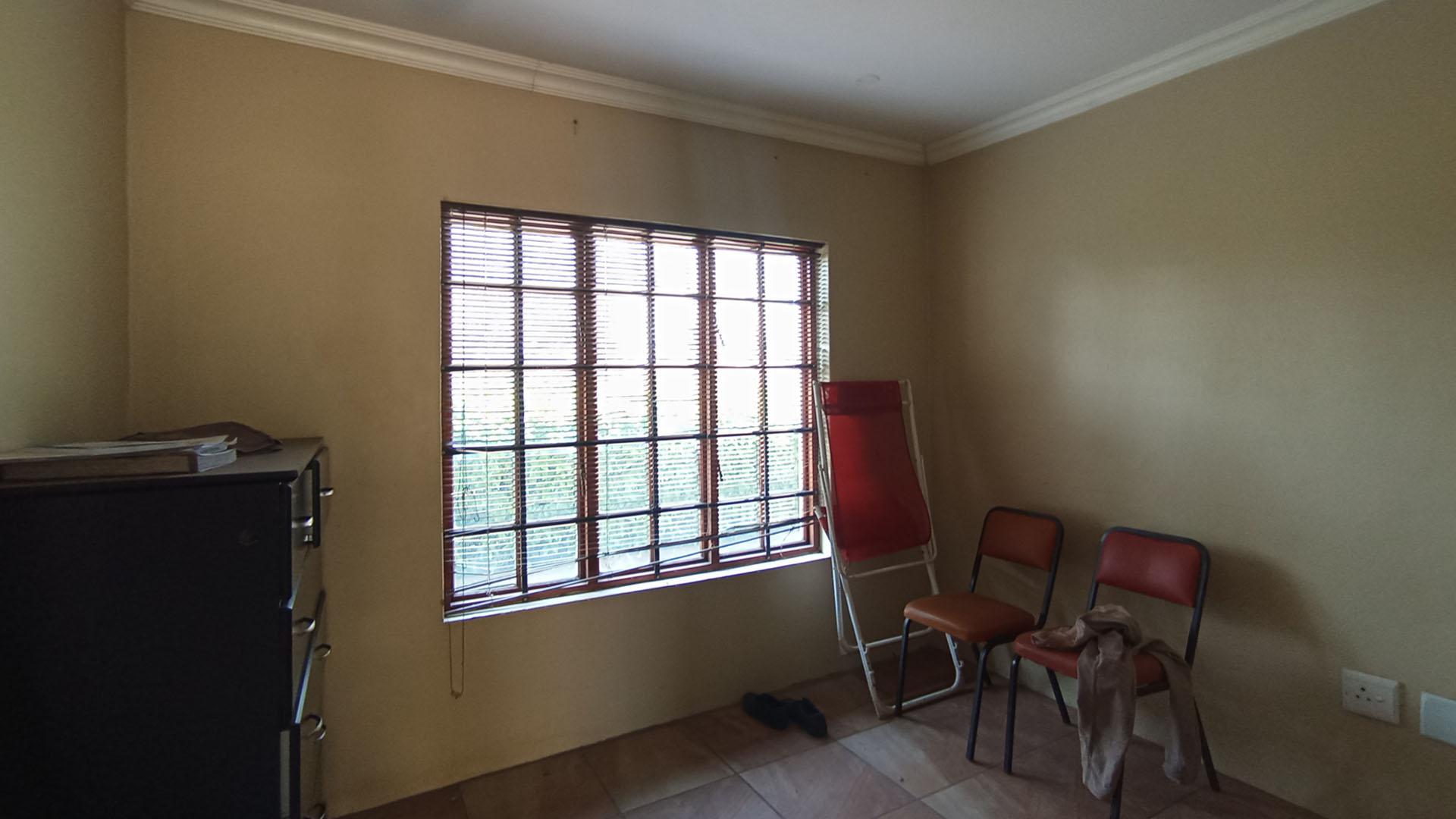 Staff Room - 25 square meters of property in Versterpark