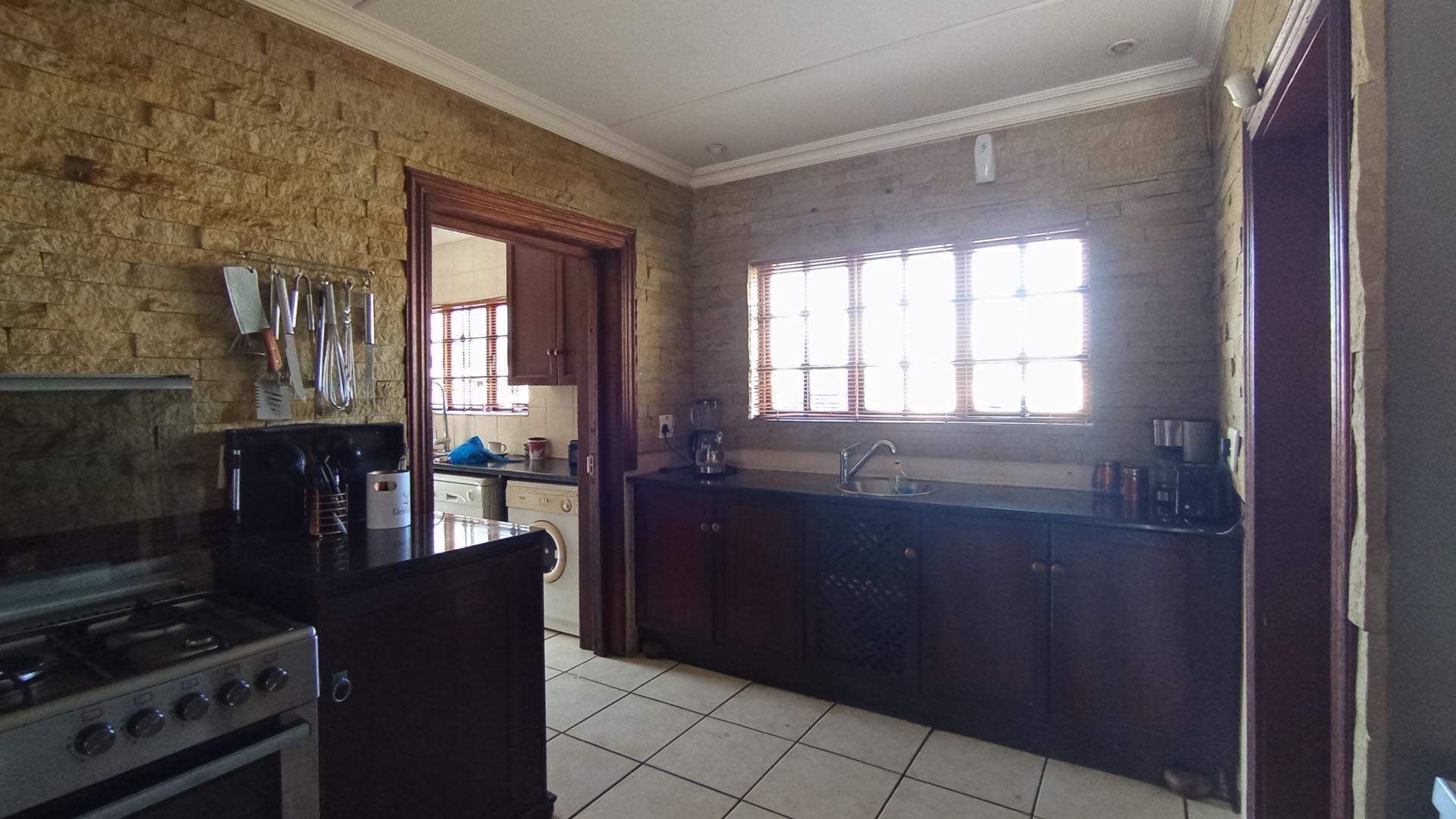 Kitchen - 22 square meters of property in Versterpark