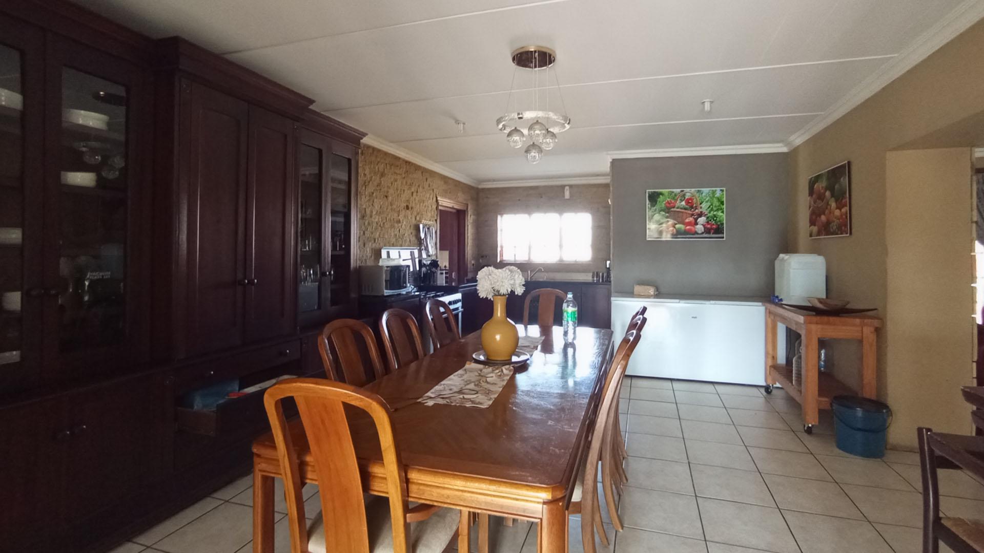 Dining Room - 39 square meters of property in Versterpark